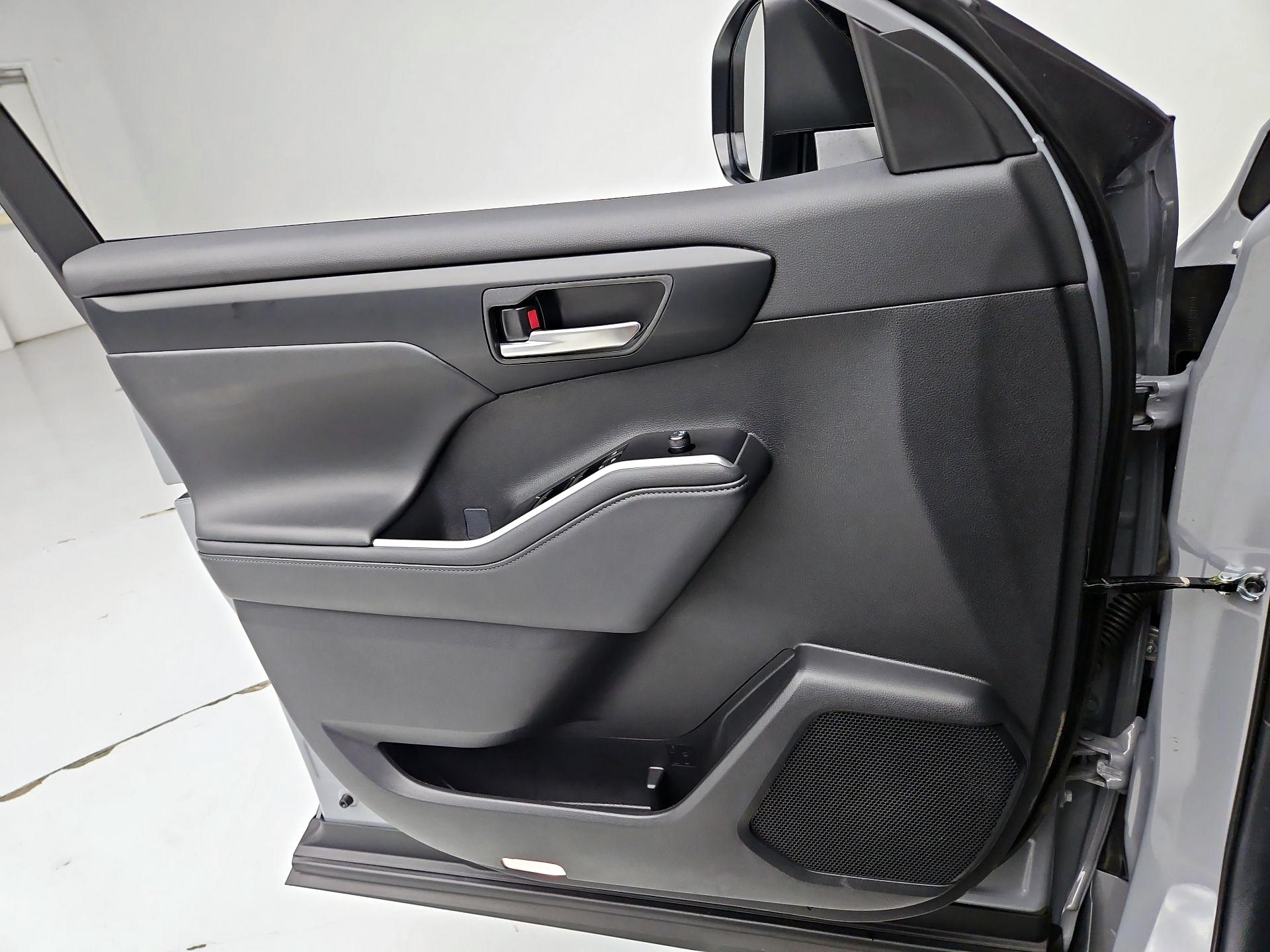 Thumbnail: 2025 Toyota Highlander - 12