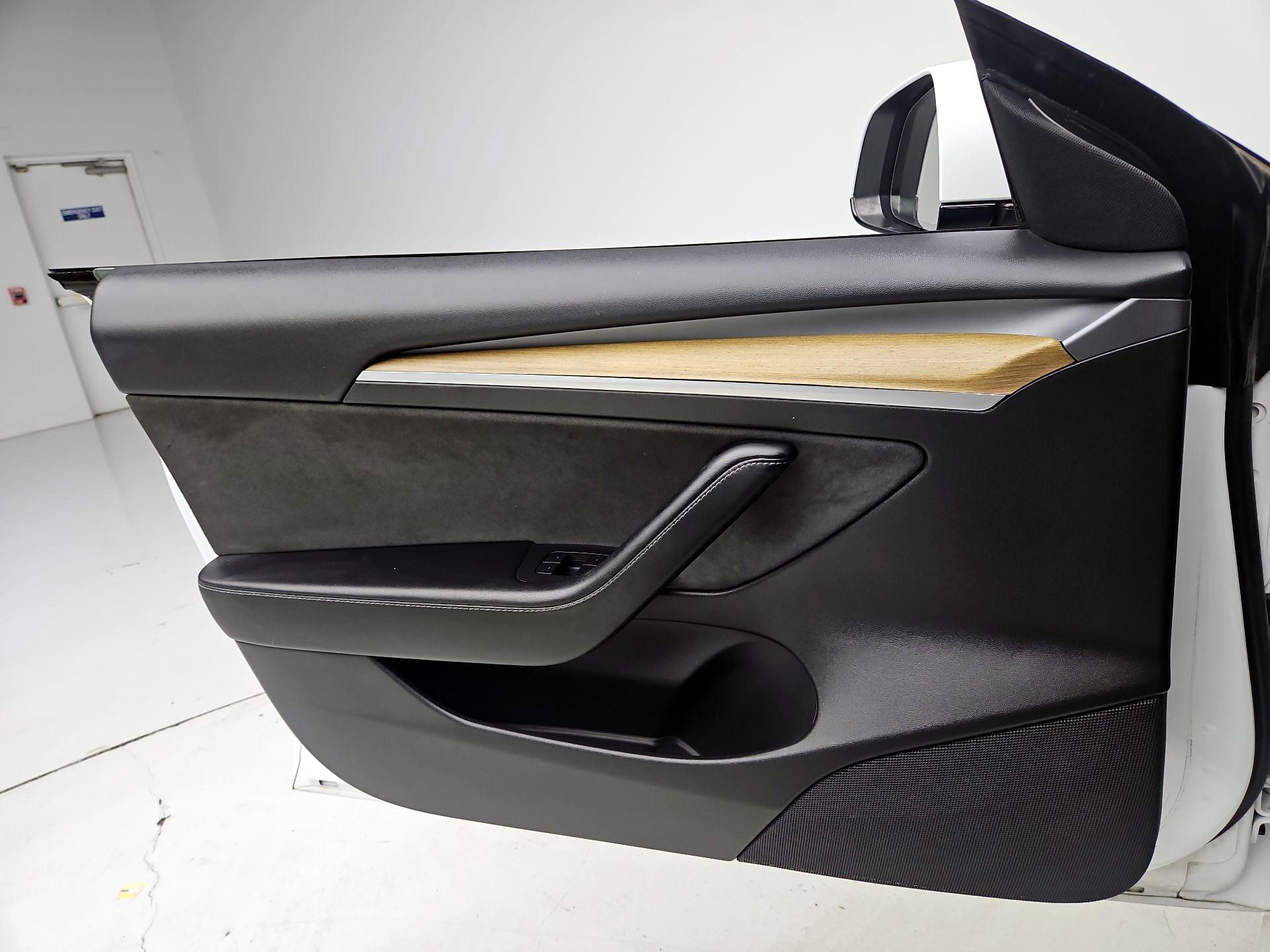 Thumbnail: 2021 Tesla Model 3 - 12