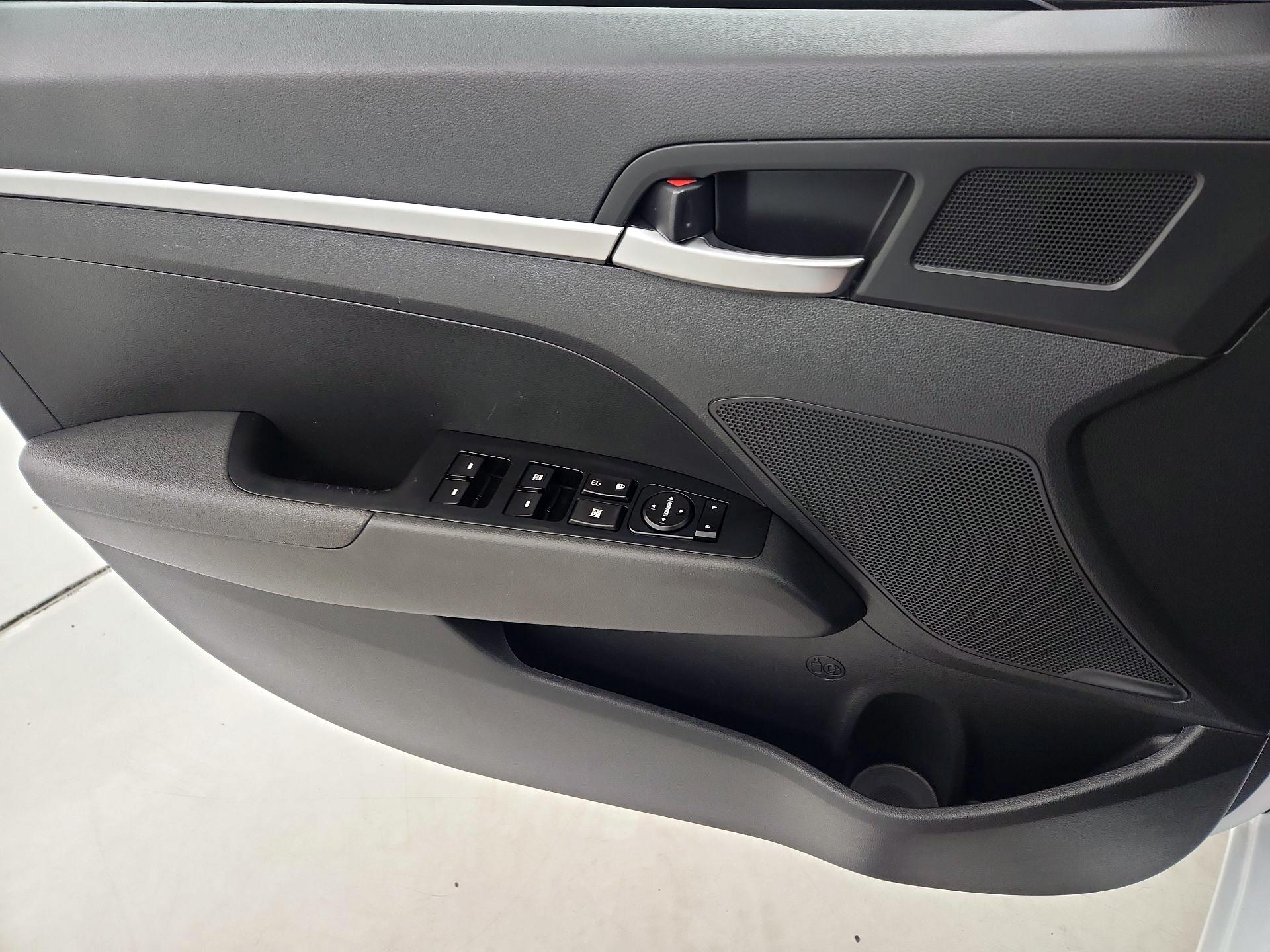 Thumbnail: 2019 Hyundai Elantra - 12