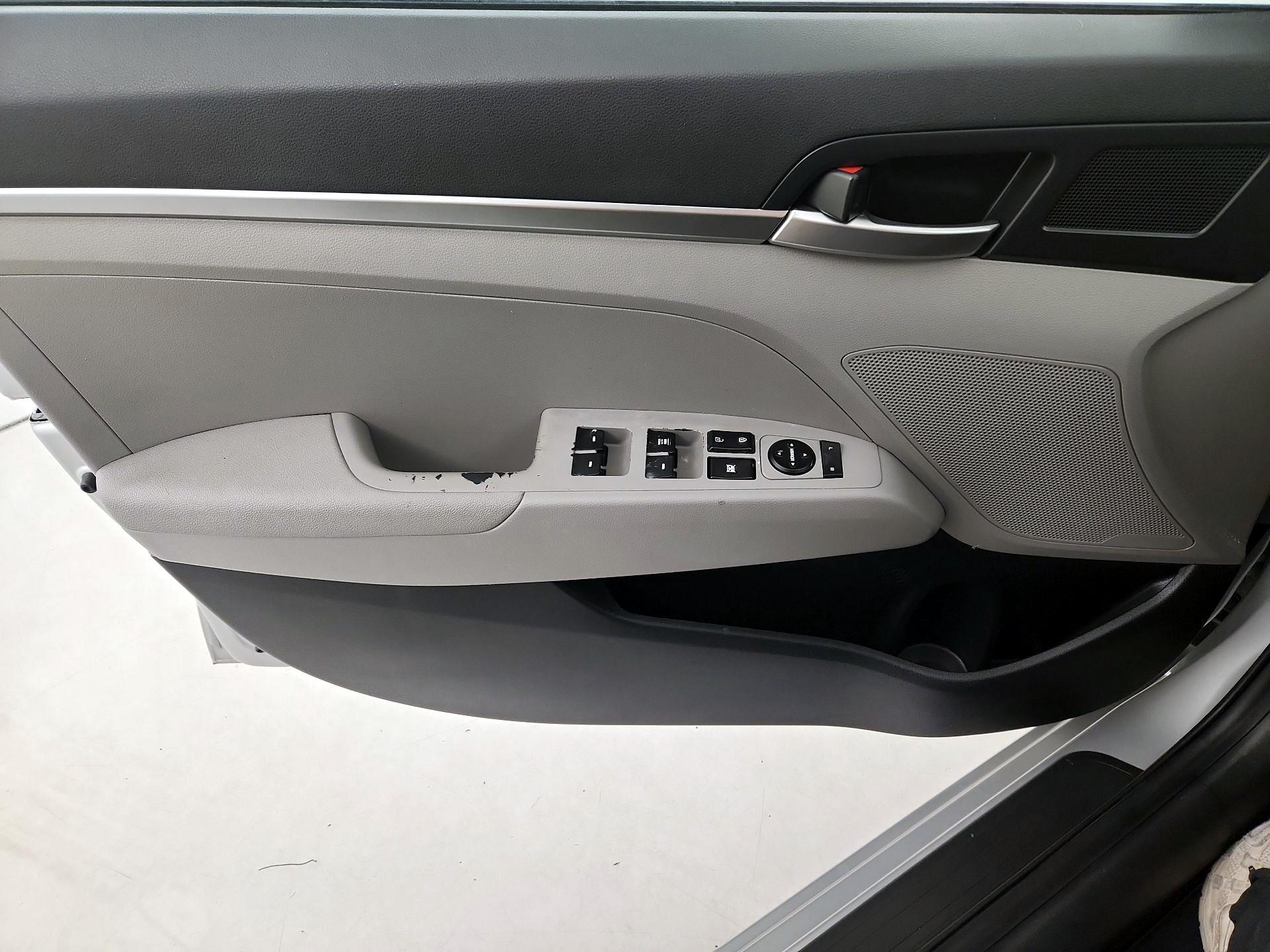 Thumbnail: 2019 Hyundai Elantra - 12