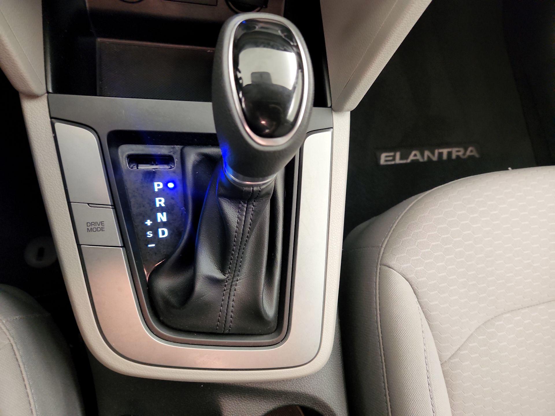 Thumbnail: 2019 Hyundai Elantra - 17