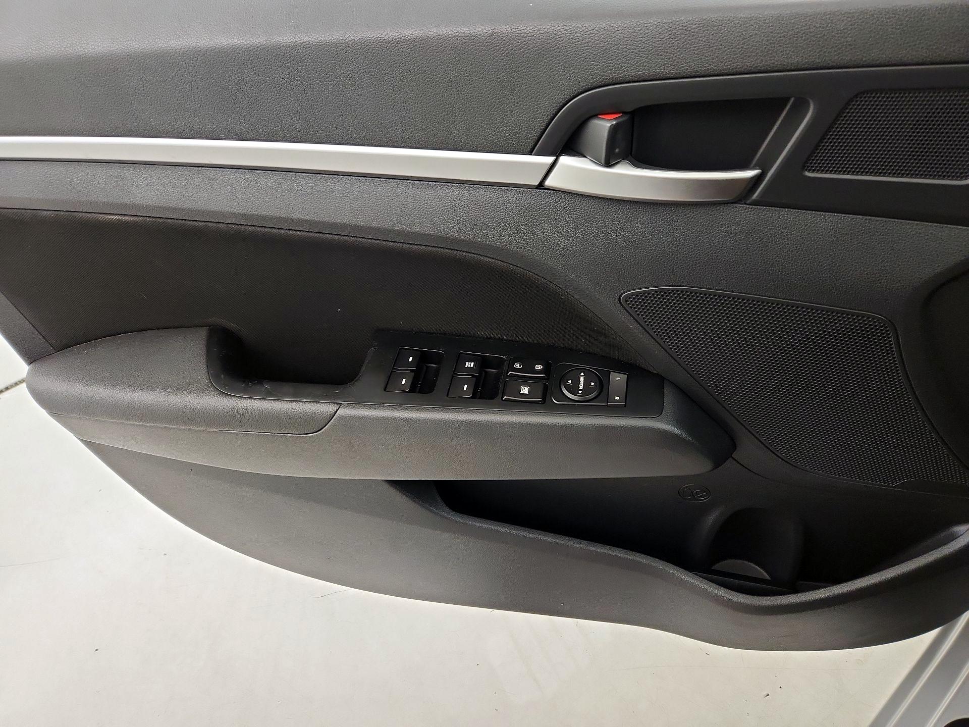 Thumbnail: 2019 Hyundai Elantra - 12