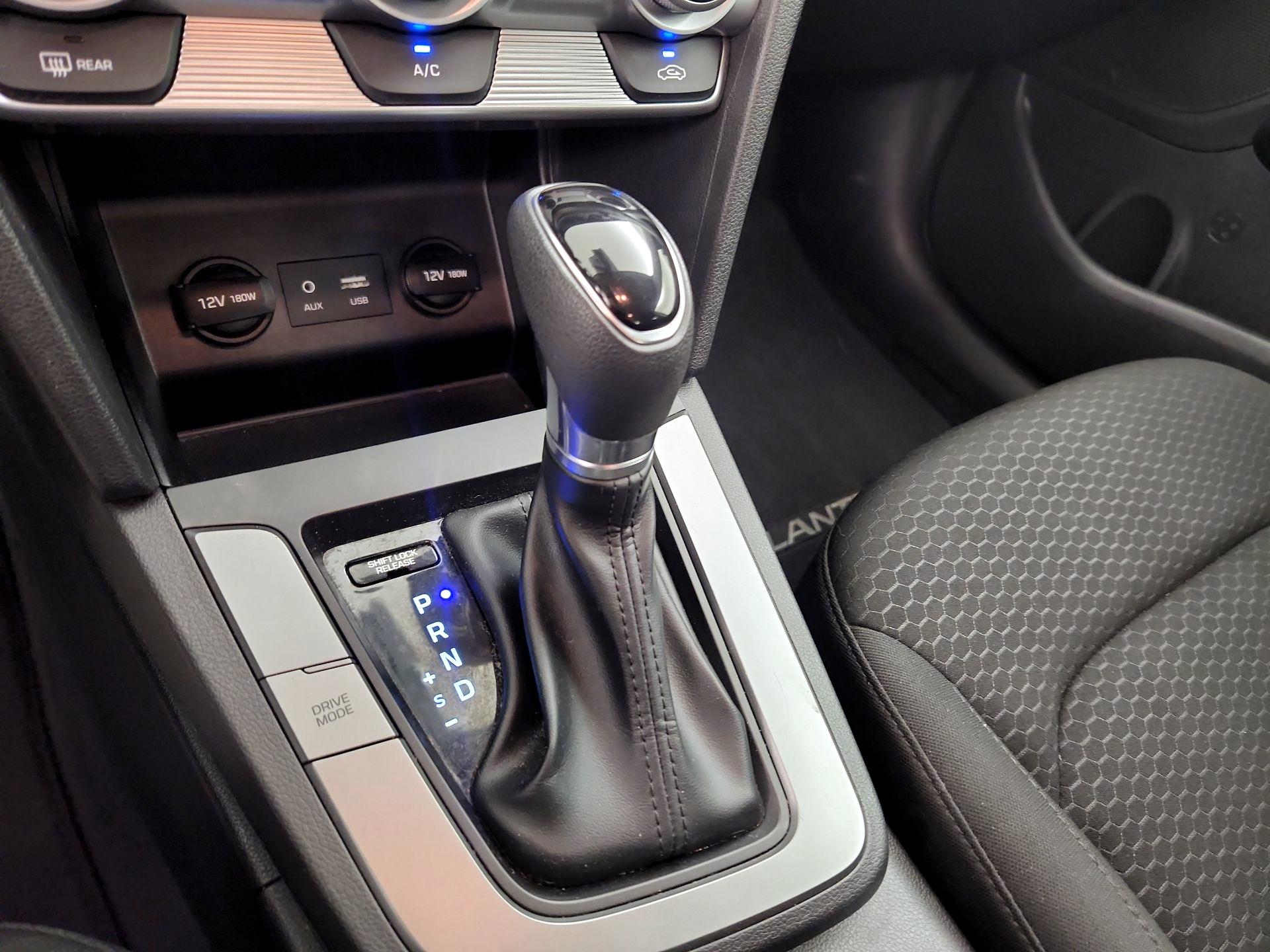 Thumbnail: 2019 Hyundai Elantra - 17