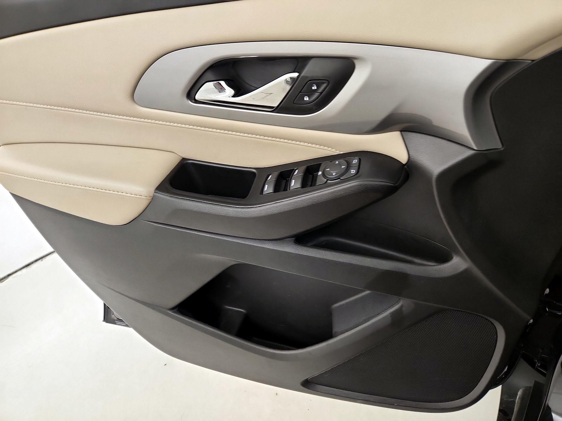 Thumbnail: 2023 Chevrolet Traverse - 12