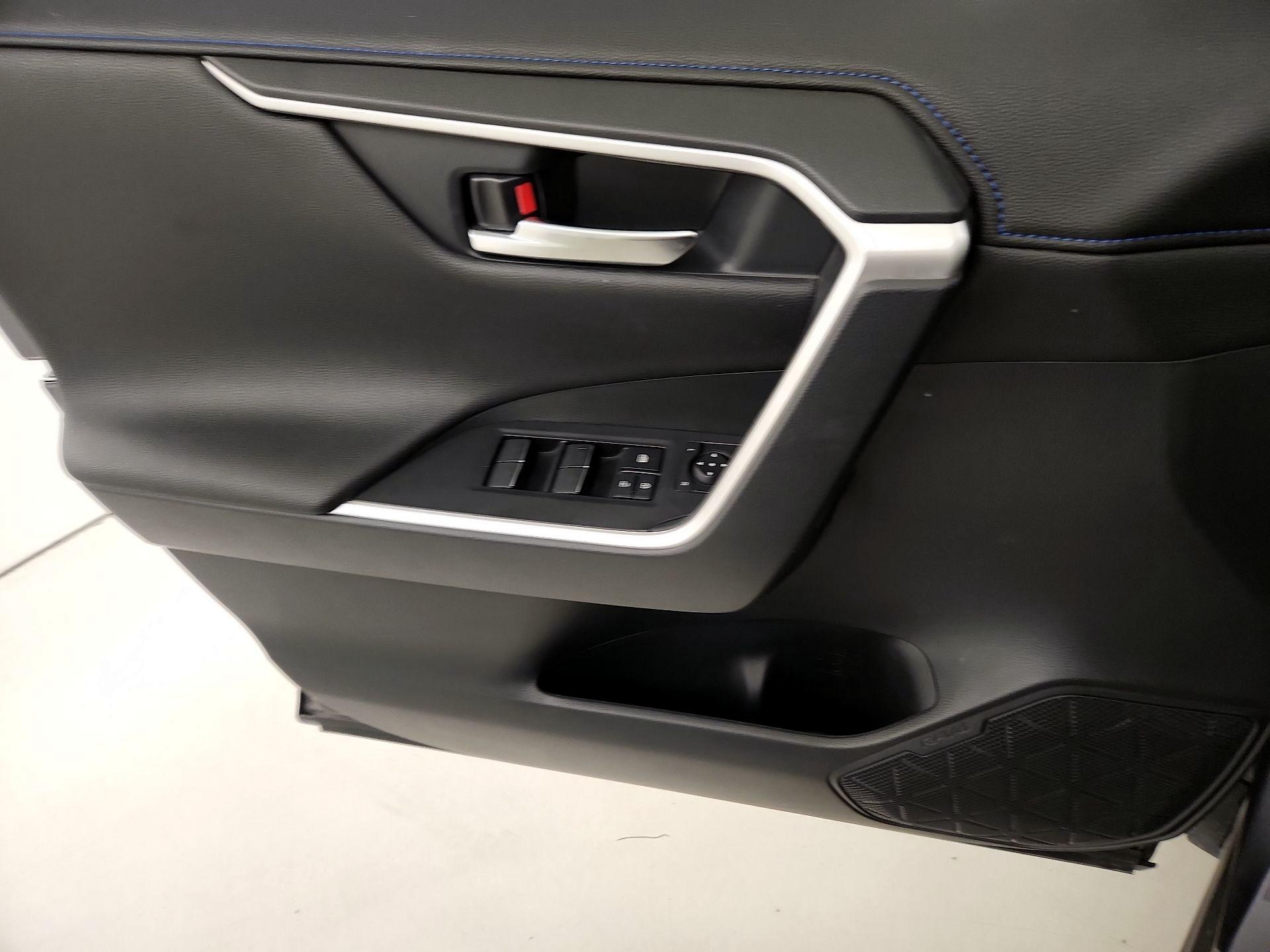 Thumbnail: 2023 Toyota RAV4 - 12