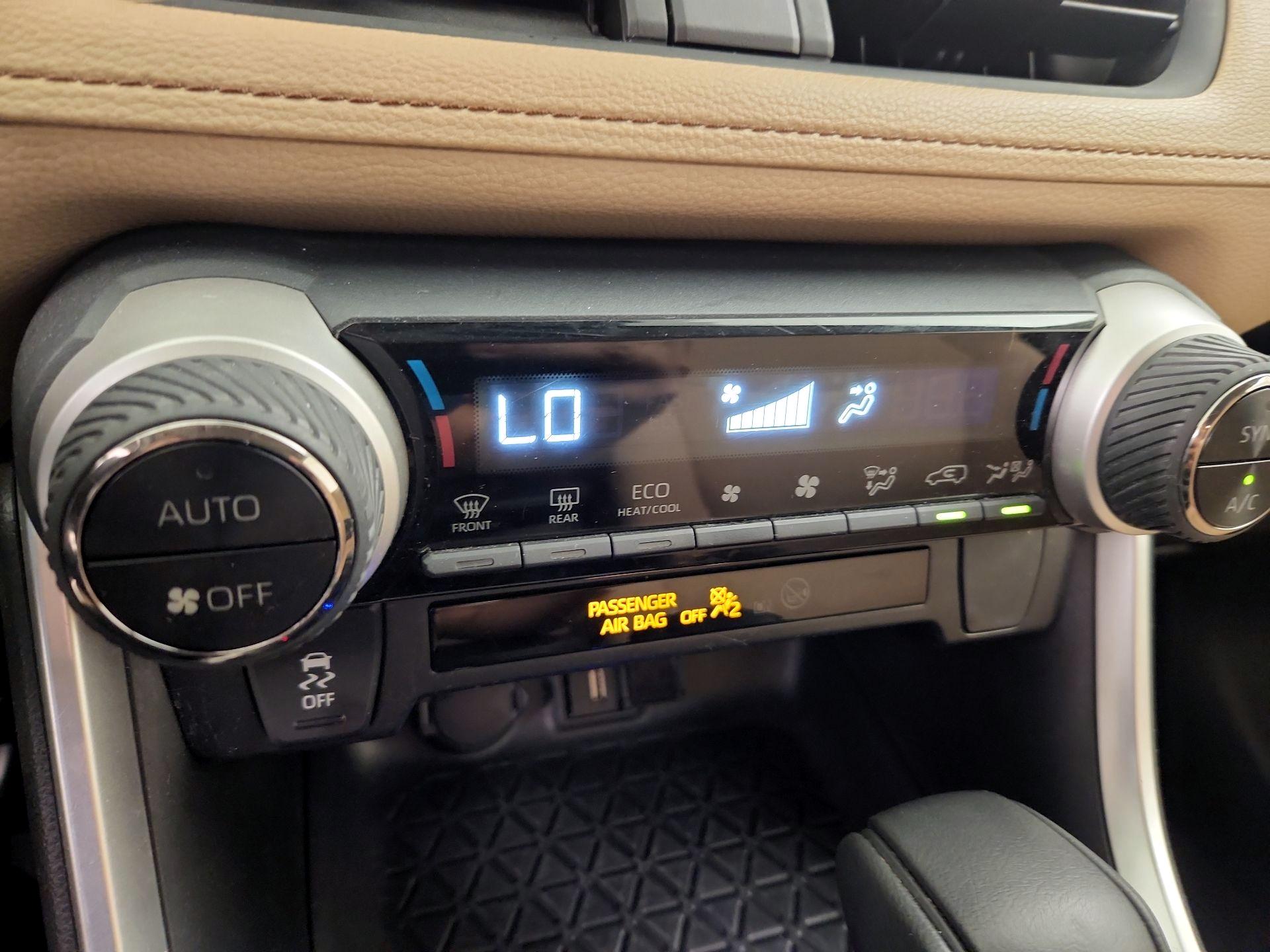 Thumbnail: 2020 Toyota RAV4 - 16