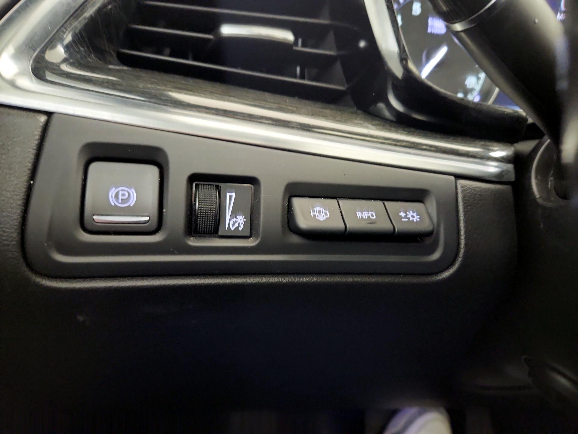Thumbnail: 2021 Cadillac XT5 - 13