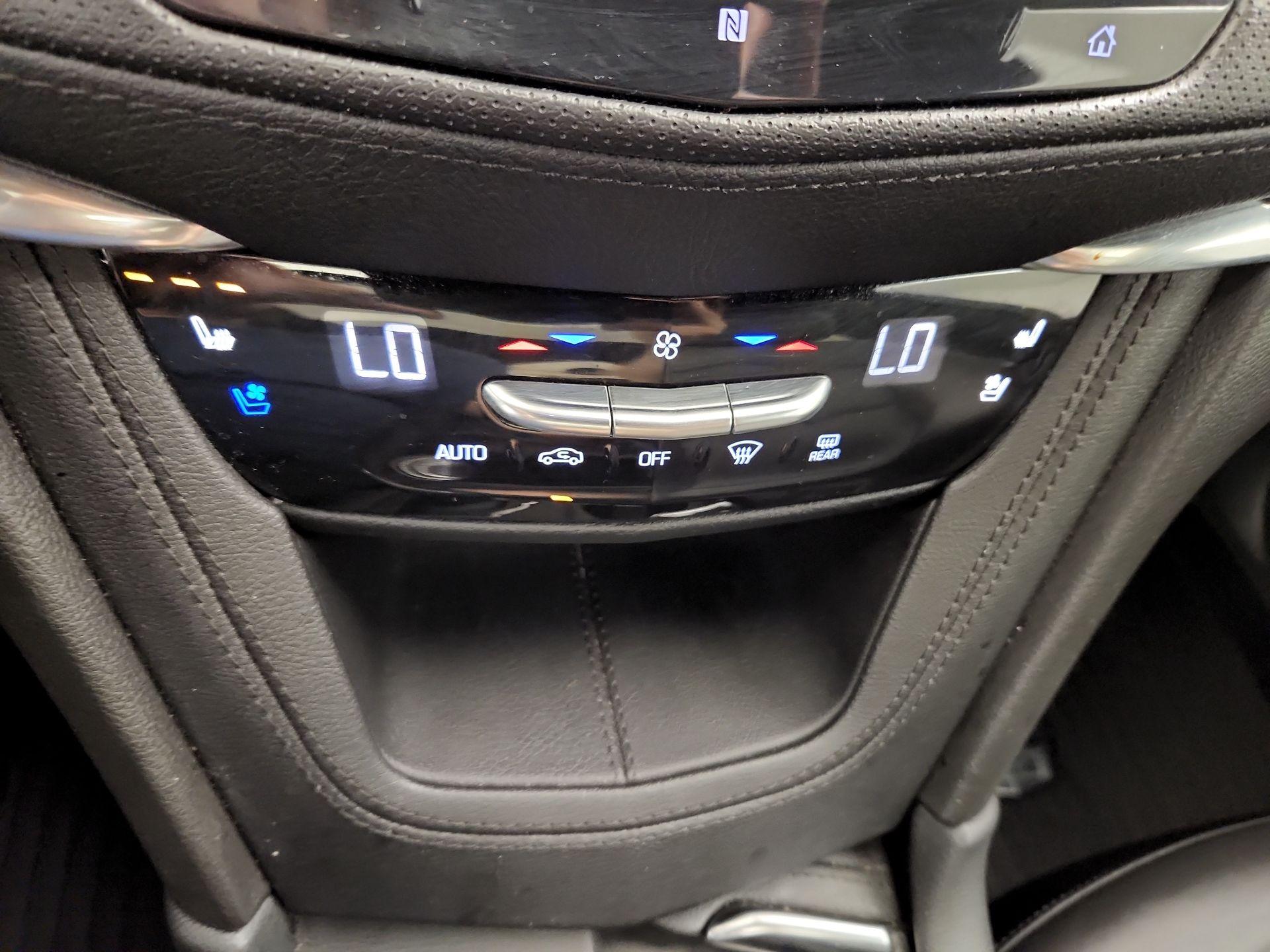 Thumbnail: 2021 Cadillac XT5 - 16