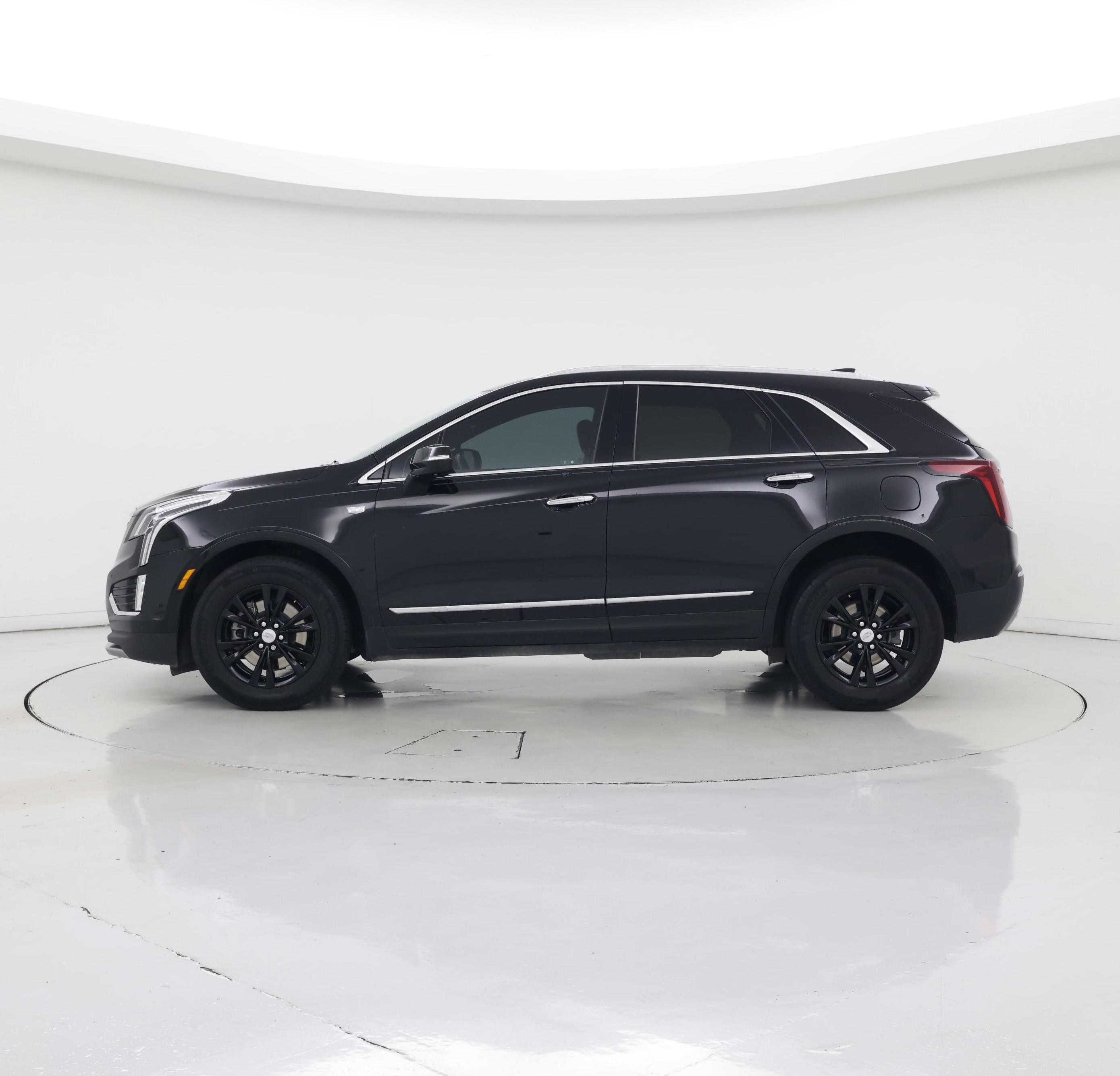 Thumbnail: 2021 Cadillac XT5 - 3