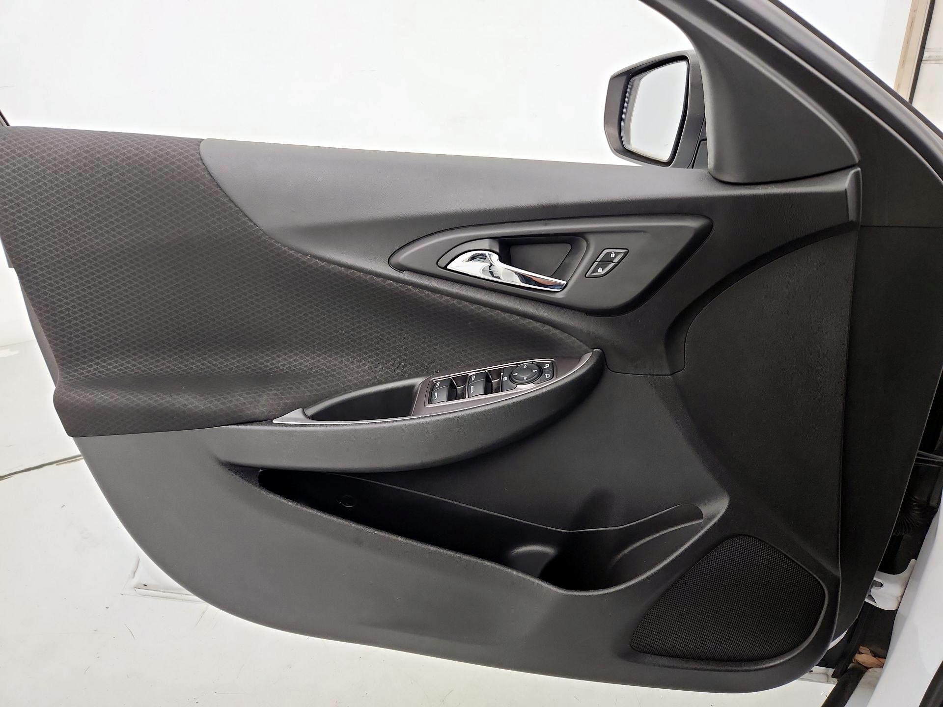 Thumbnail: 2019 Chevrolet Malibu - 12