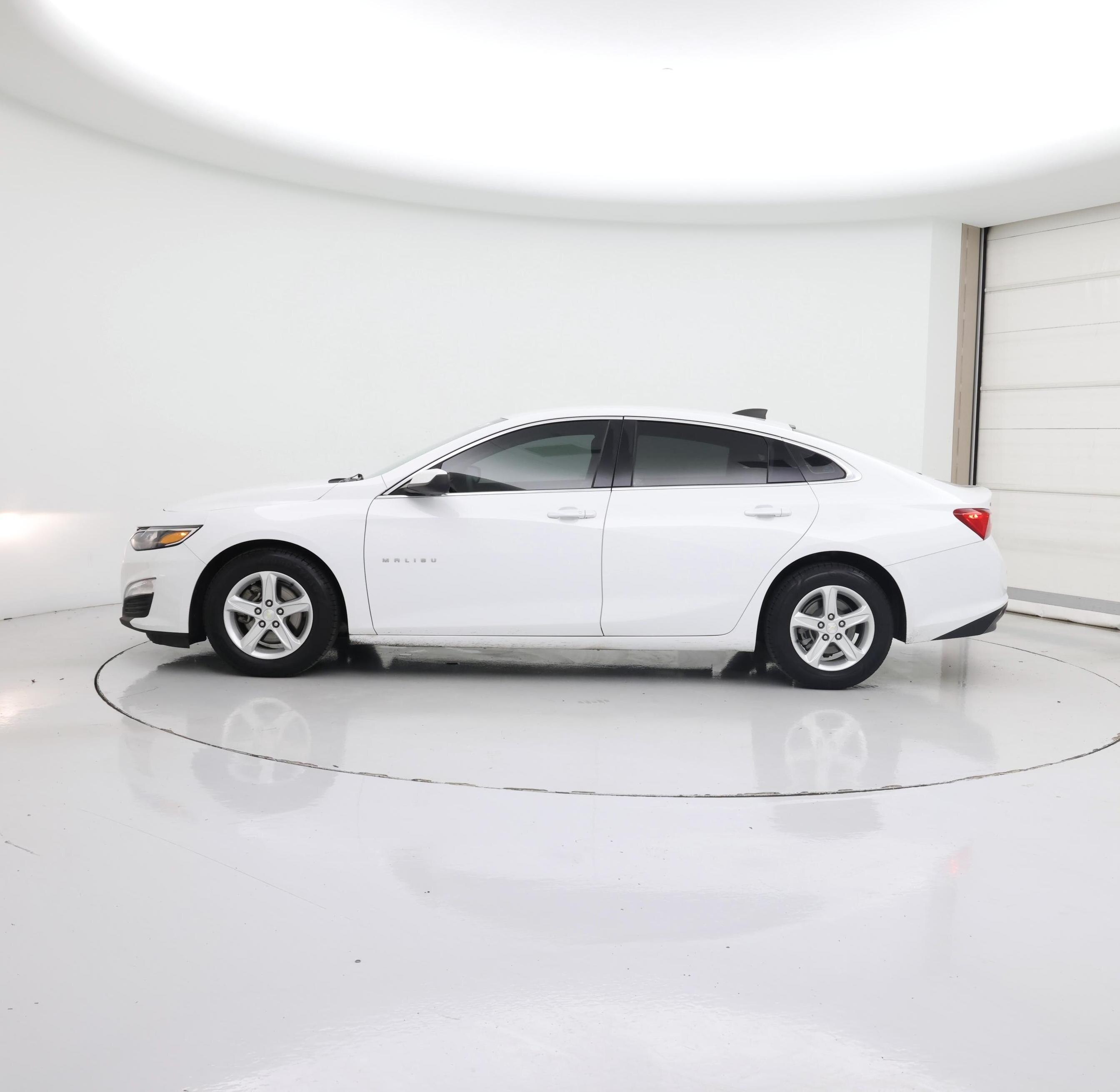 Thumbnail: 2019 Chevrolet Malibu - 3