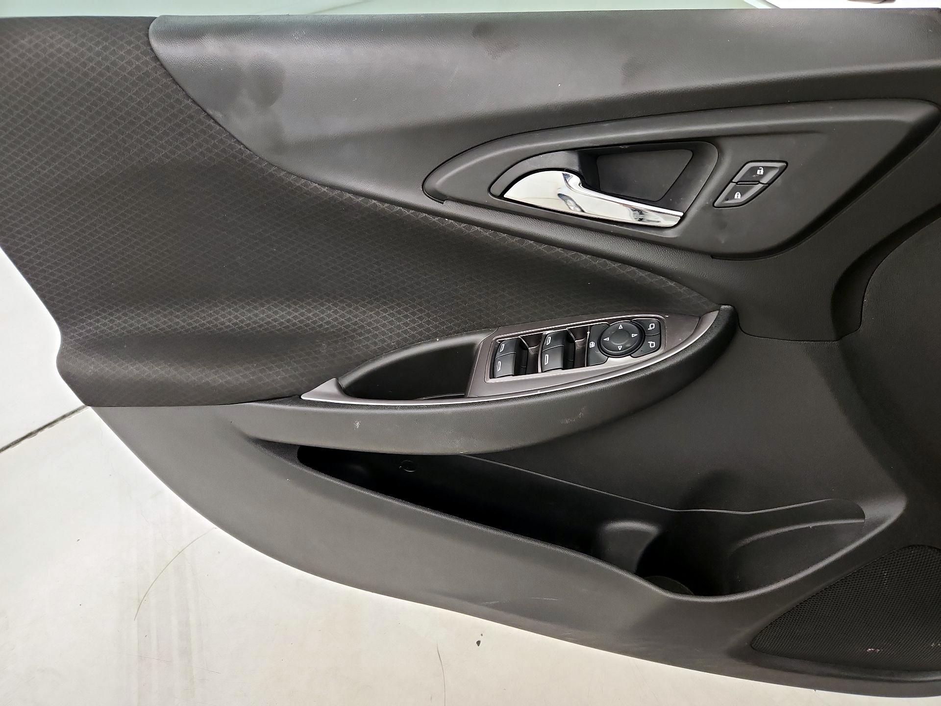 Thumbnail: 2019 Chevrolet Malibu - 12