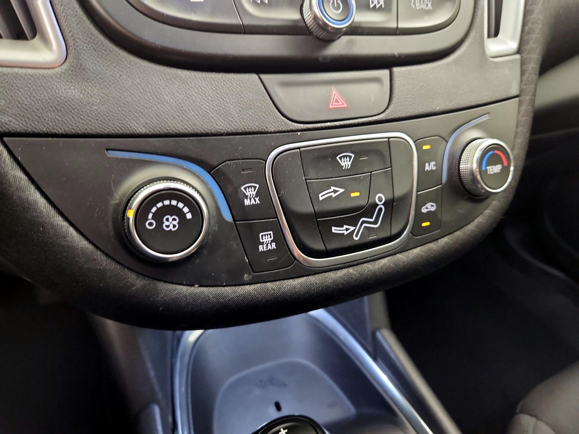 Thumbnail: 2019 Chevrolet Malibu - 16