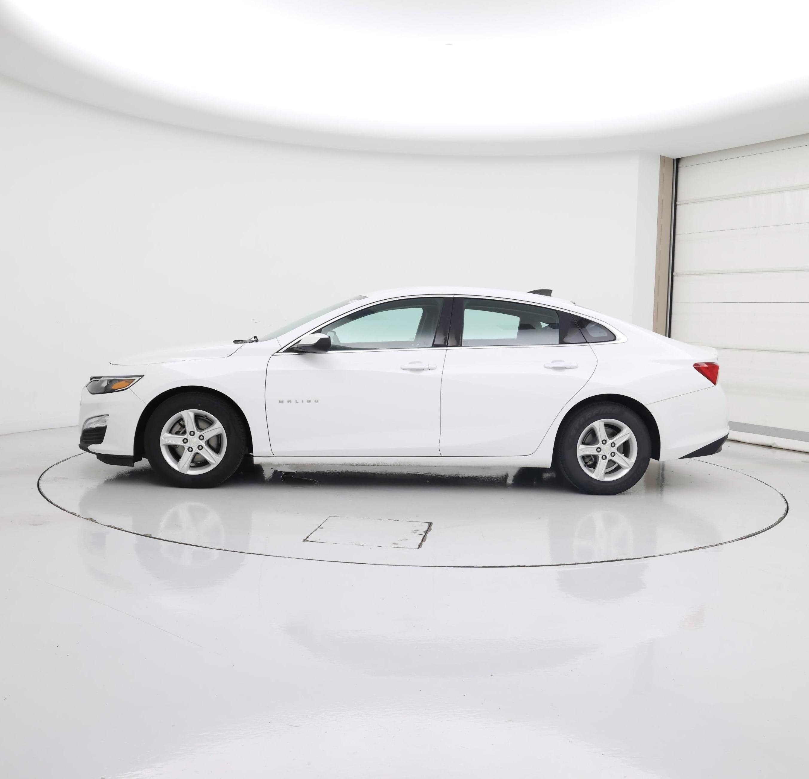 Thumbnail: 2020 Chevrolet Malibu - 3