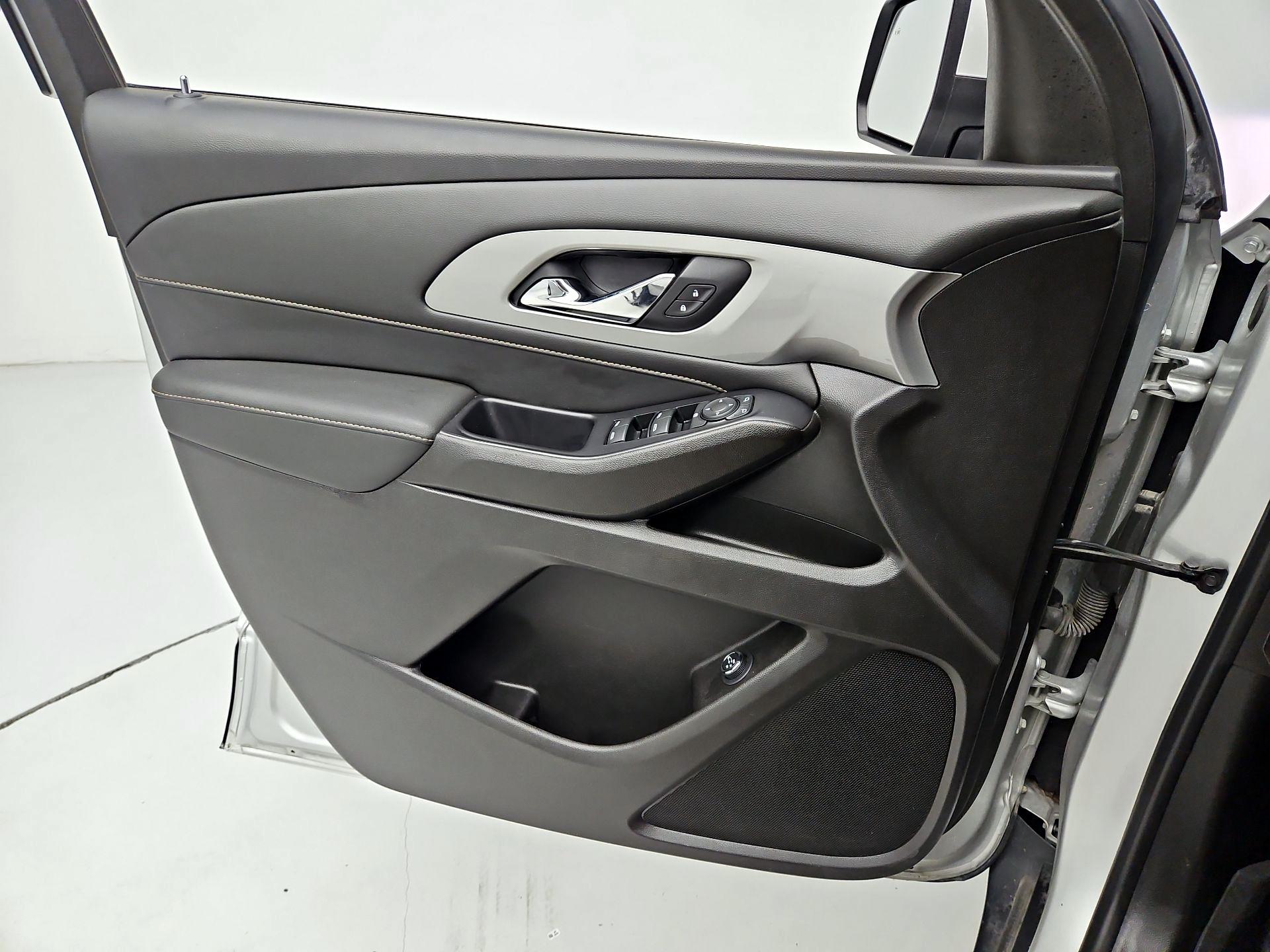 Thumbnail: 2021 Chevrolet Traverse - 12