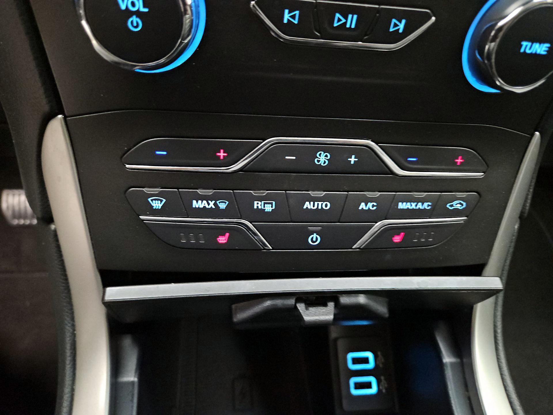 Thumbnail: 2019 Ford Edge - 17