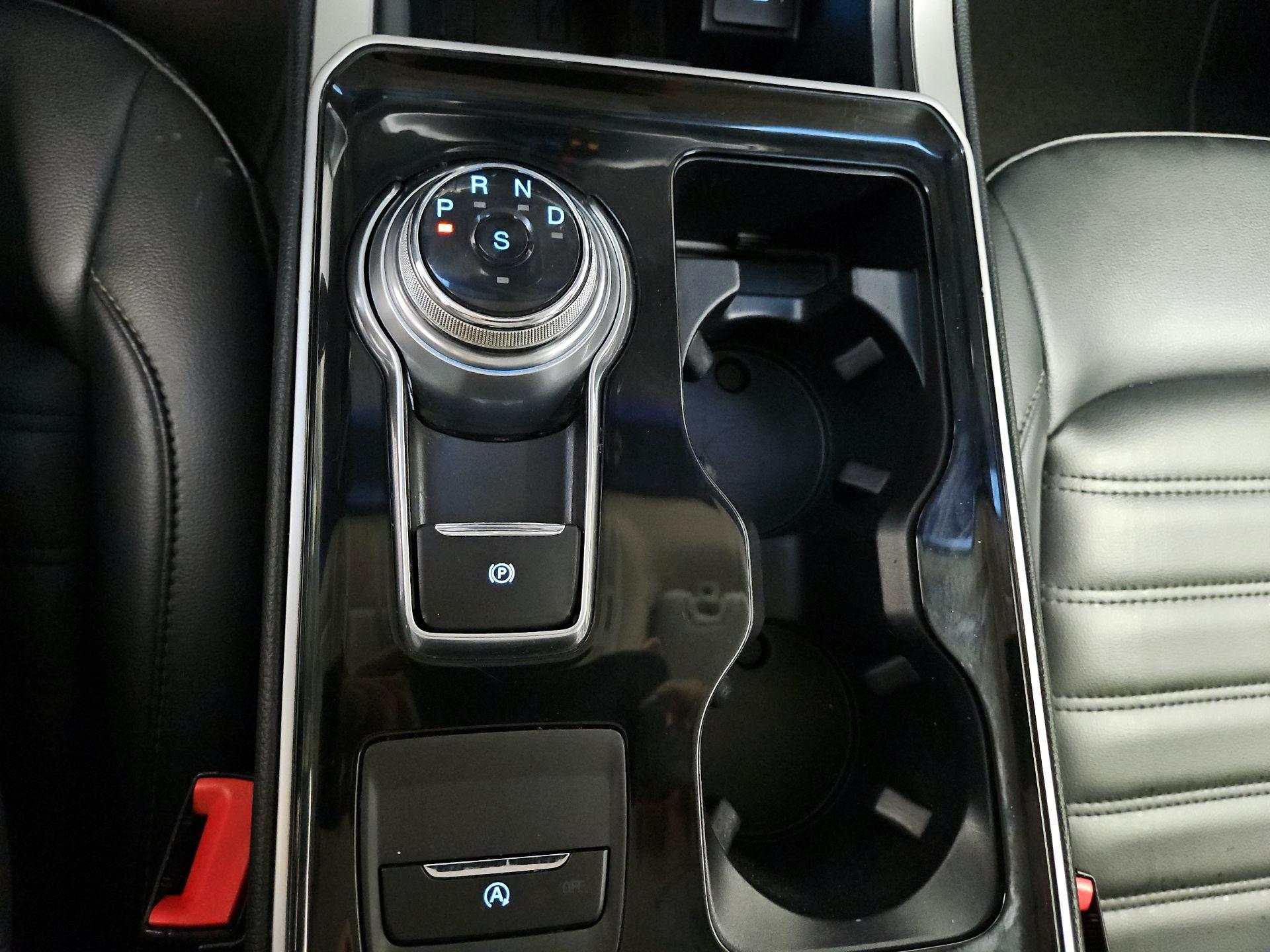 Thumbnail: 2019 Ford Edge - 18
