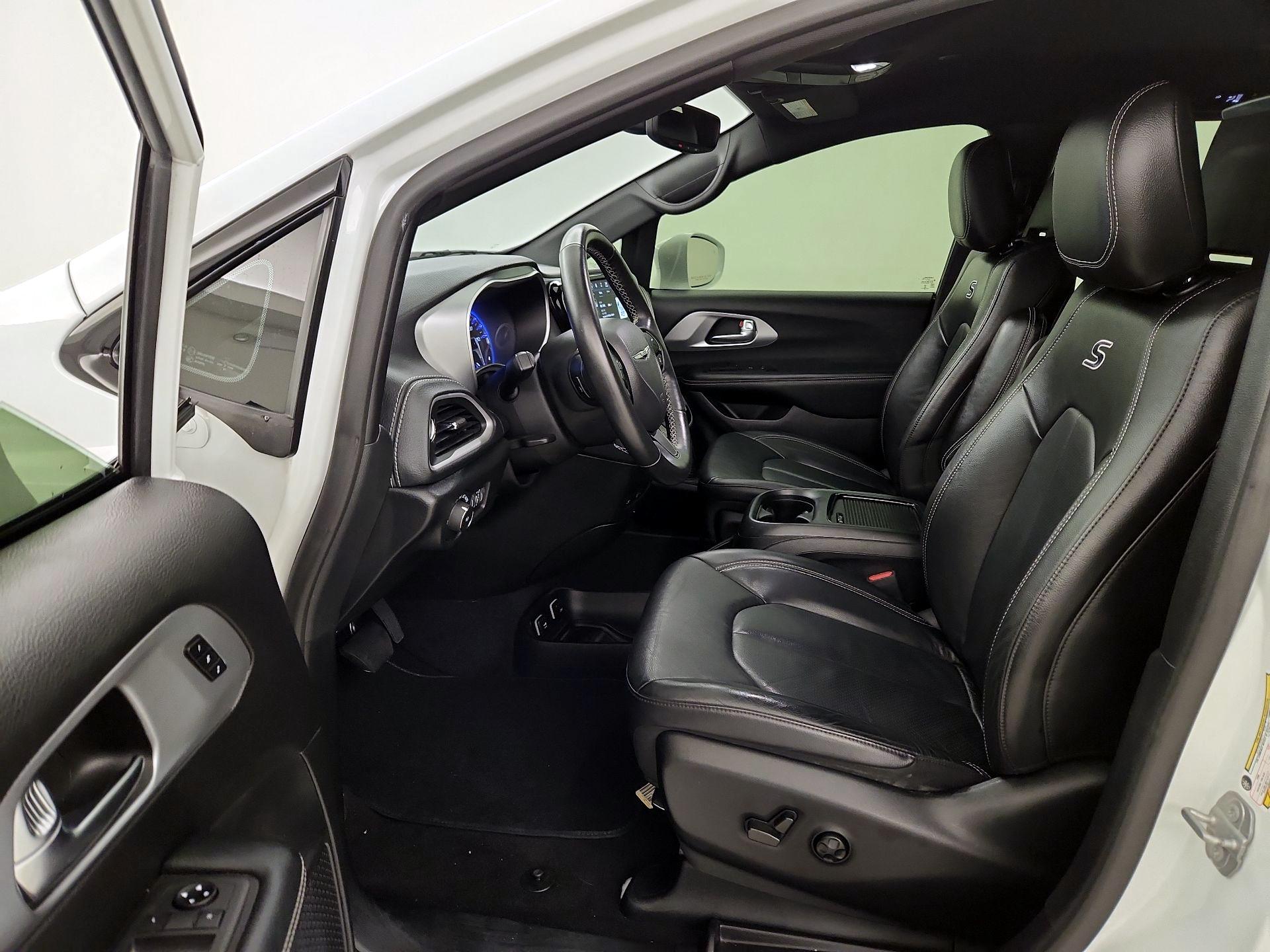 Thumbnail: 2021 Chrysler Pacifica - 11