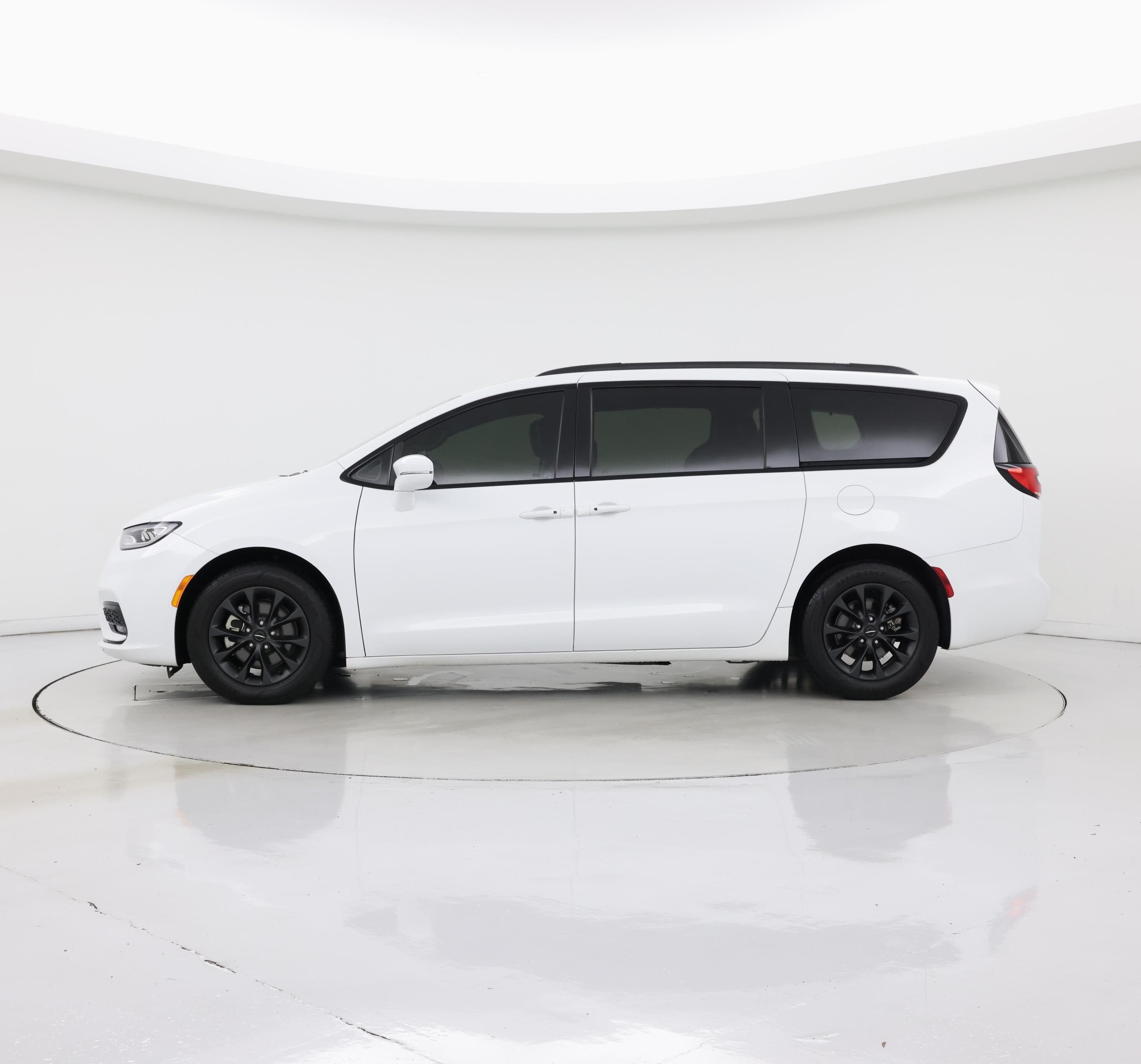 Thumbnail: 2021 Chrysler Pacifica - 3