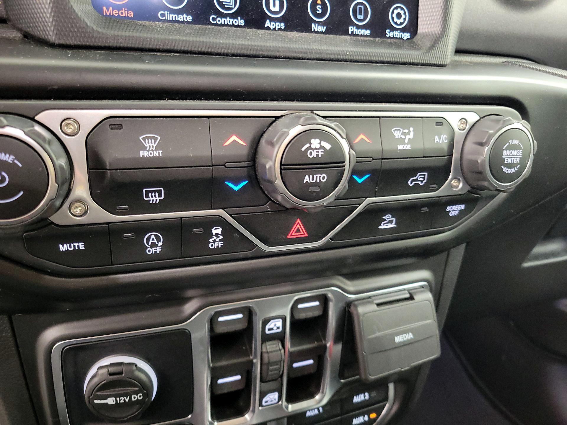 Thumbnail: 2022 Jeep Gladiator - 17