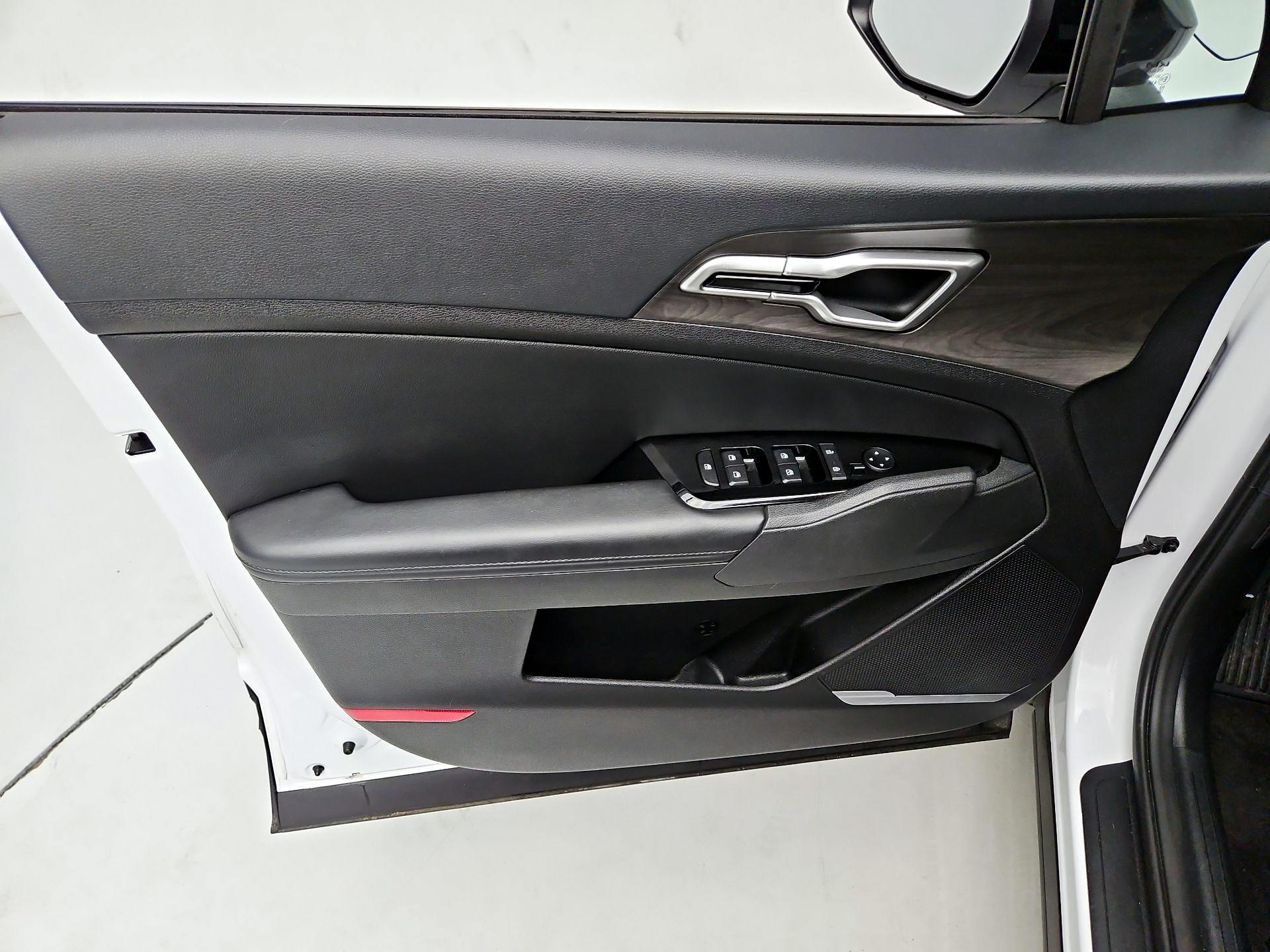 Thumbnail: 2023 Kia Sportage - 12