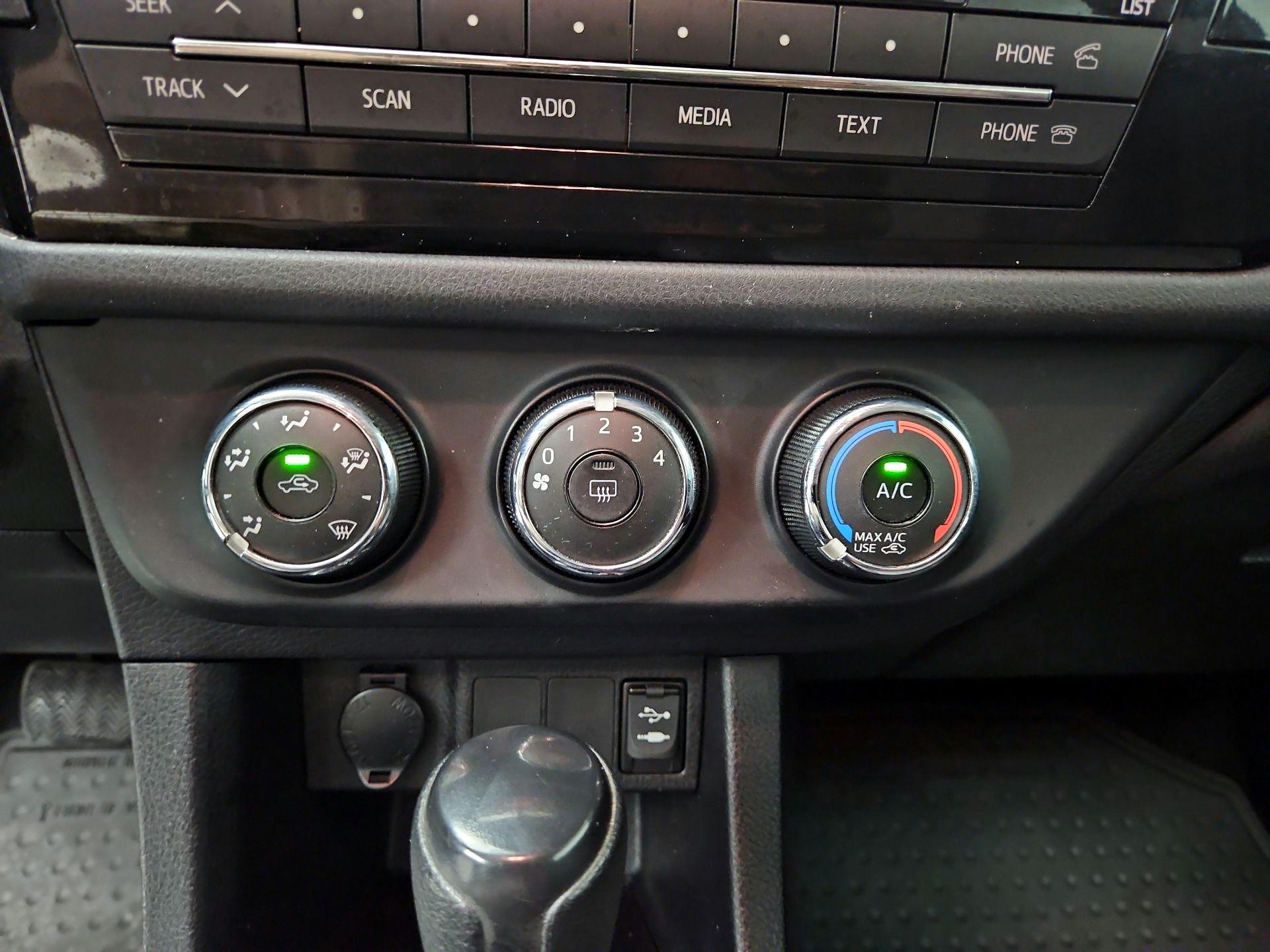 Thumbnail: 2014 Toyota Corolla - 15