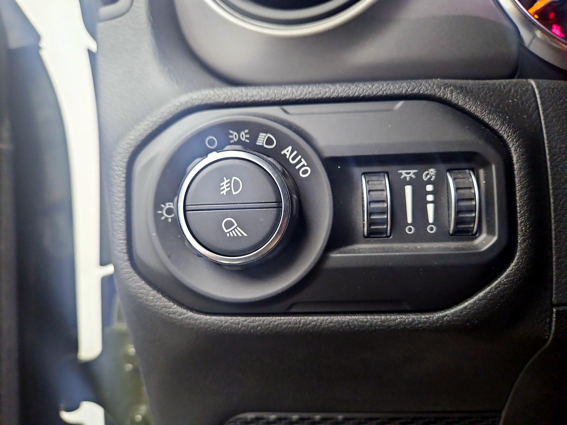 Thumbnail: 2021 Jeep Gladiator - 13