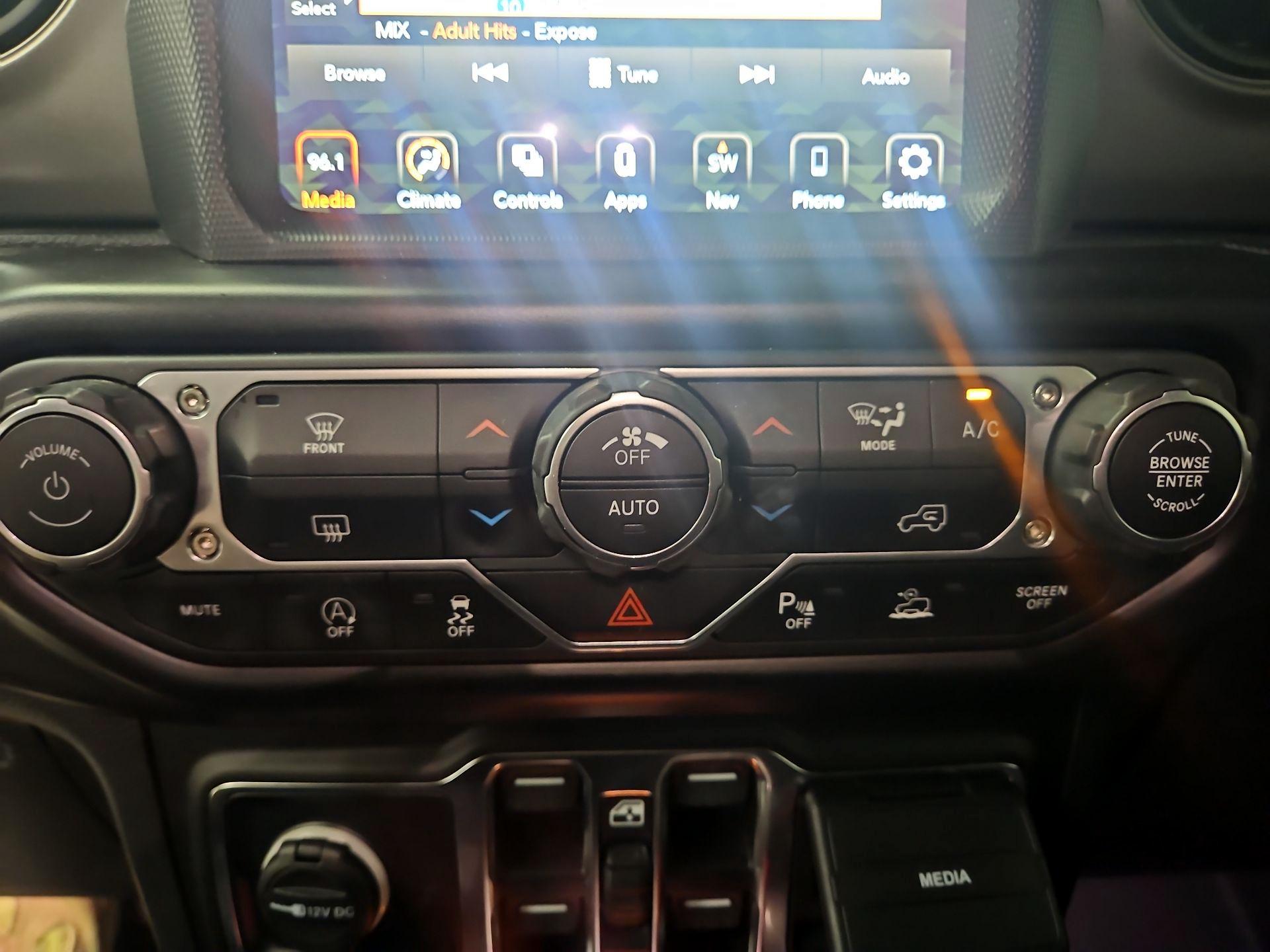 Thumbnail: 2021 Jeep Gladiator - 17