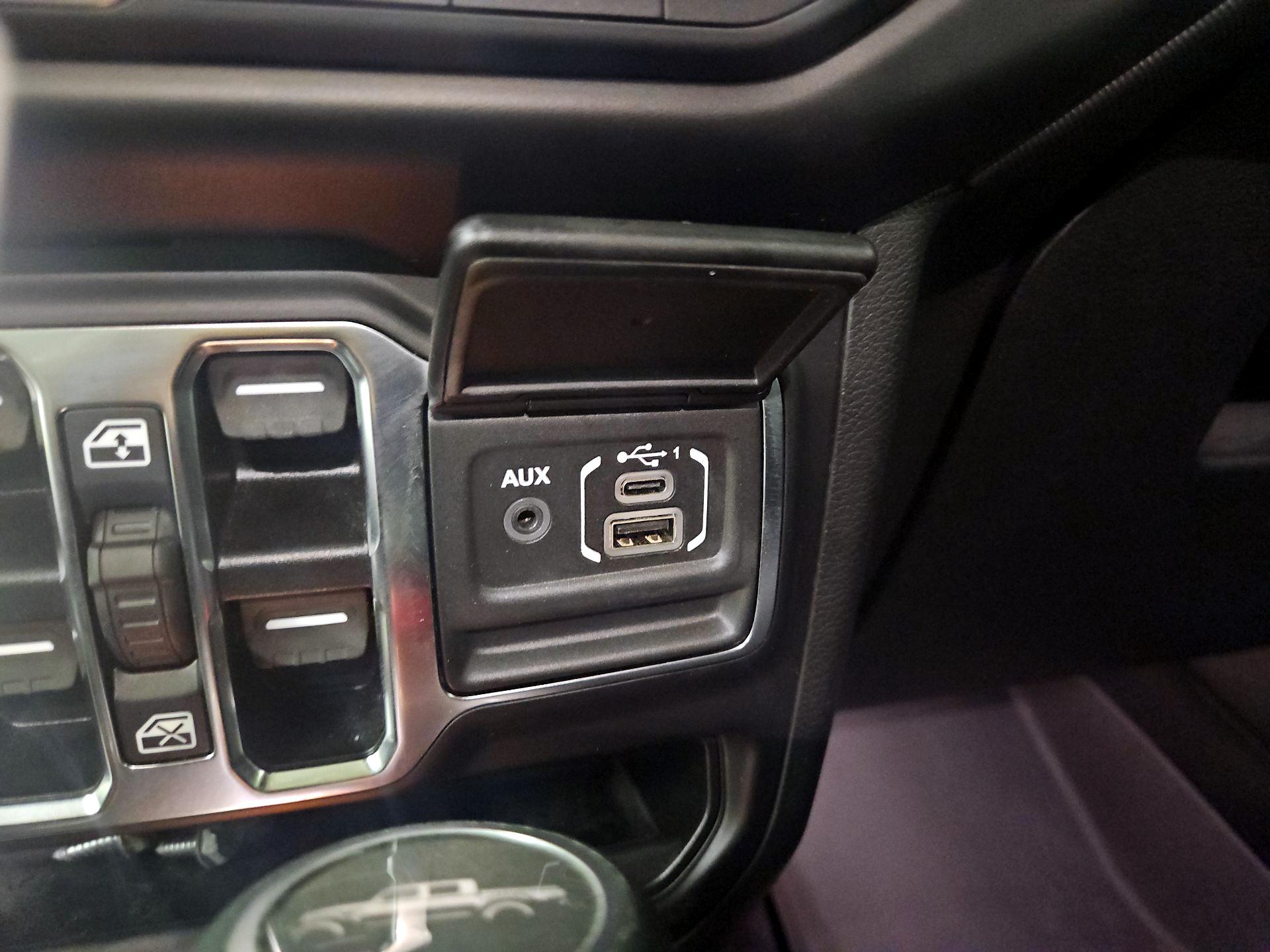 Thumbnail: 2021 Jeep Gladiator - 19