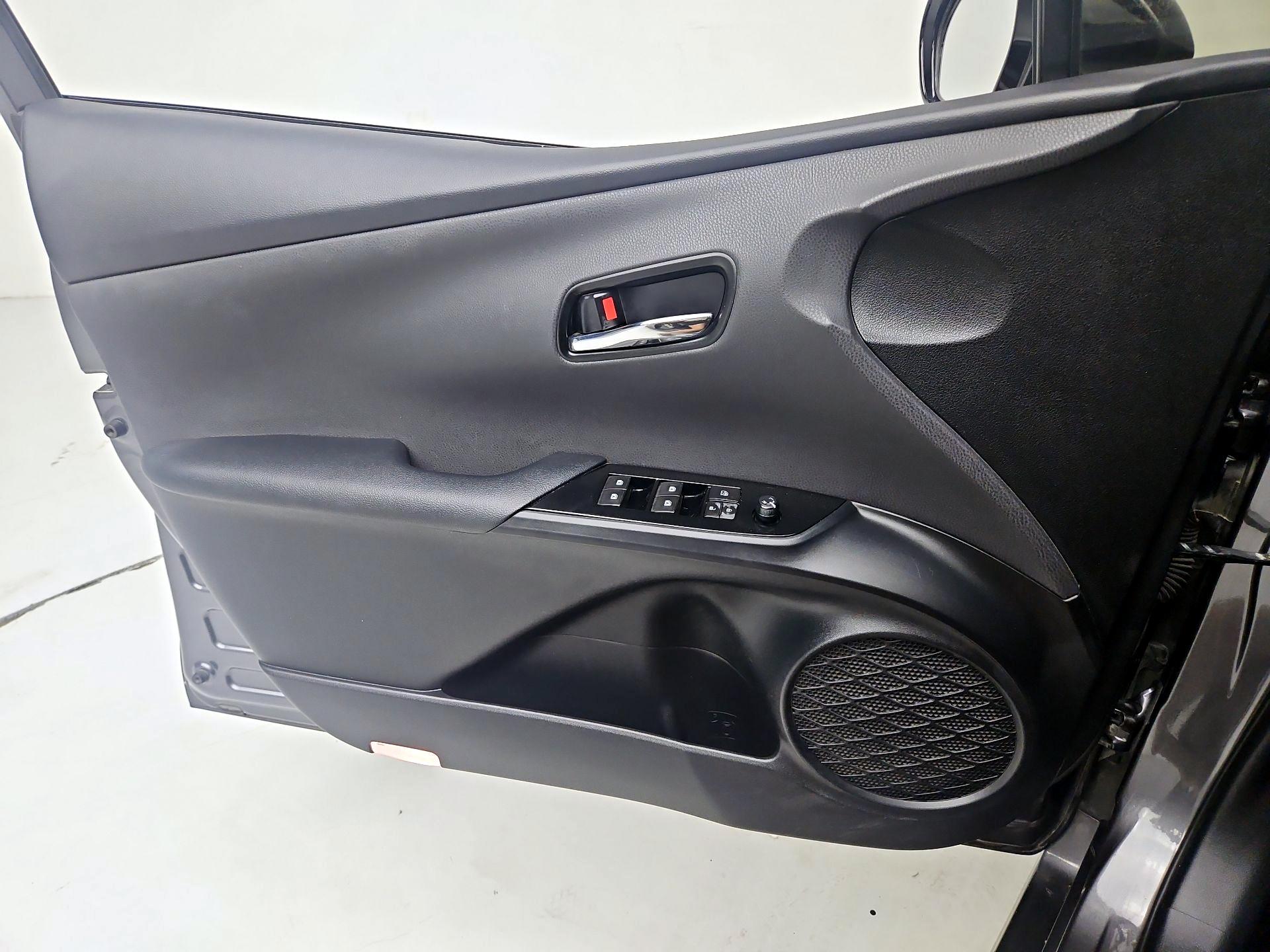 Thumbnail: 2016 Toyota Prius - 12