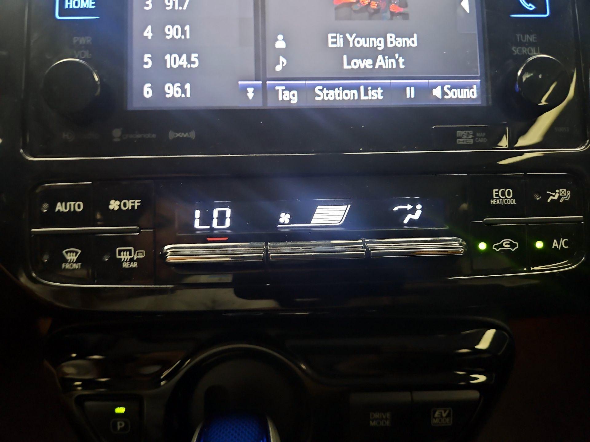 Thumbnail: 2016 Toyota Prius - 16