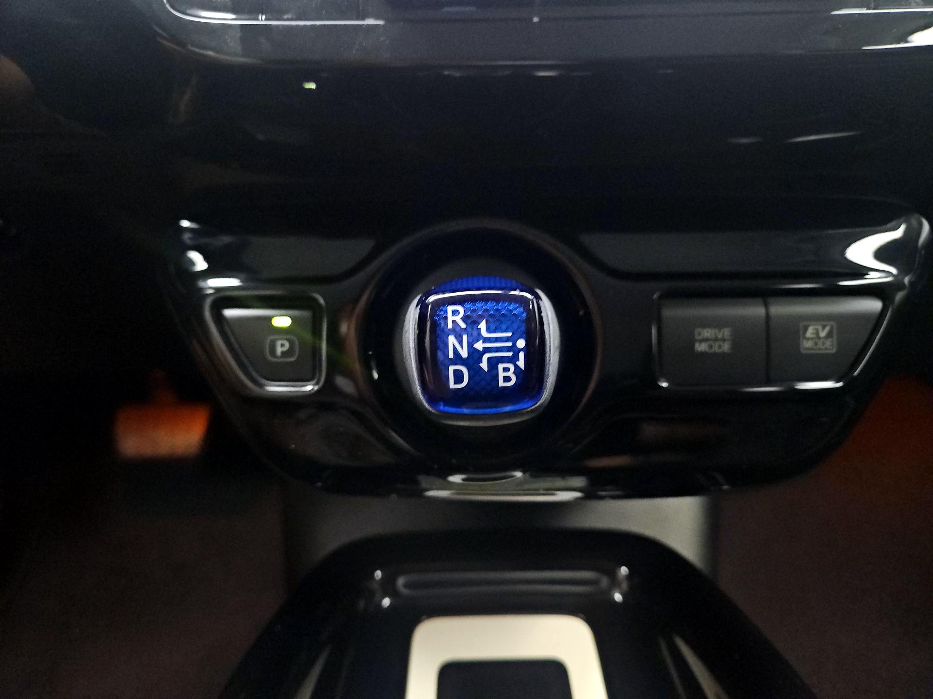 Thumbnail: 2016 Toyota Prius - 17