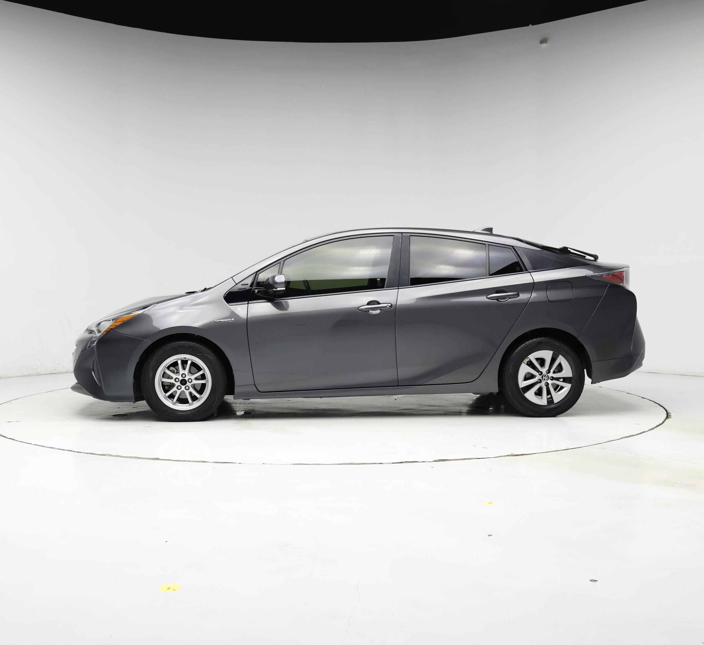 Thumbnail: 2016 Toyota Prius - 3