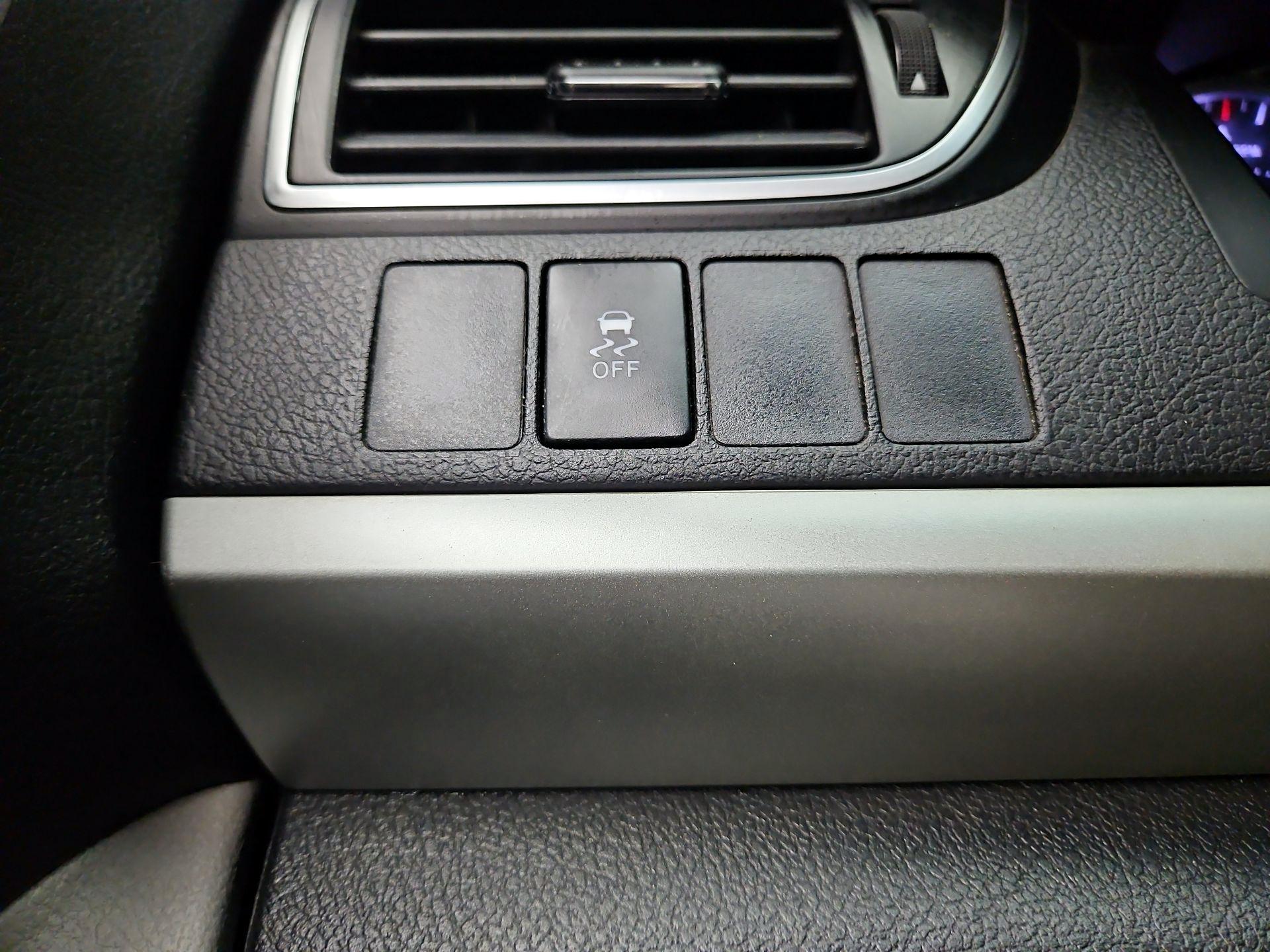 Thumbnail: 2015 Toyota Camry - 13