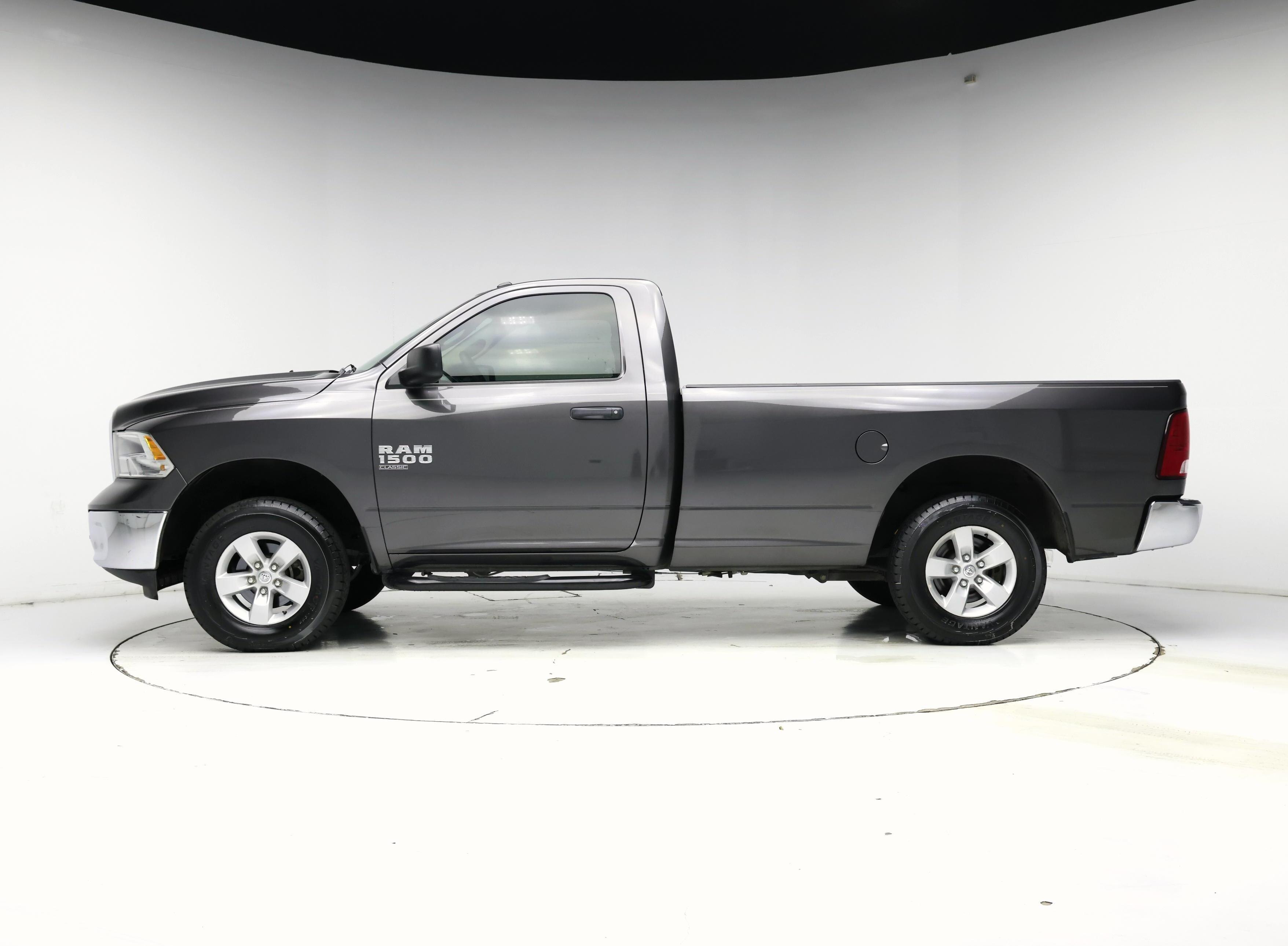 Thumbnail: 2021 RAM 1500 Classic - 3