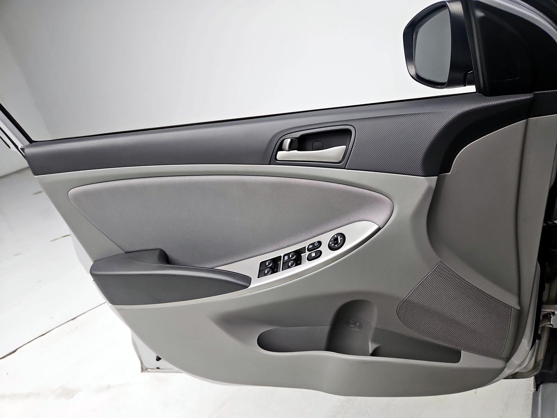 Thumbnail: 2016 Hyundai Accent - 12