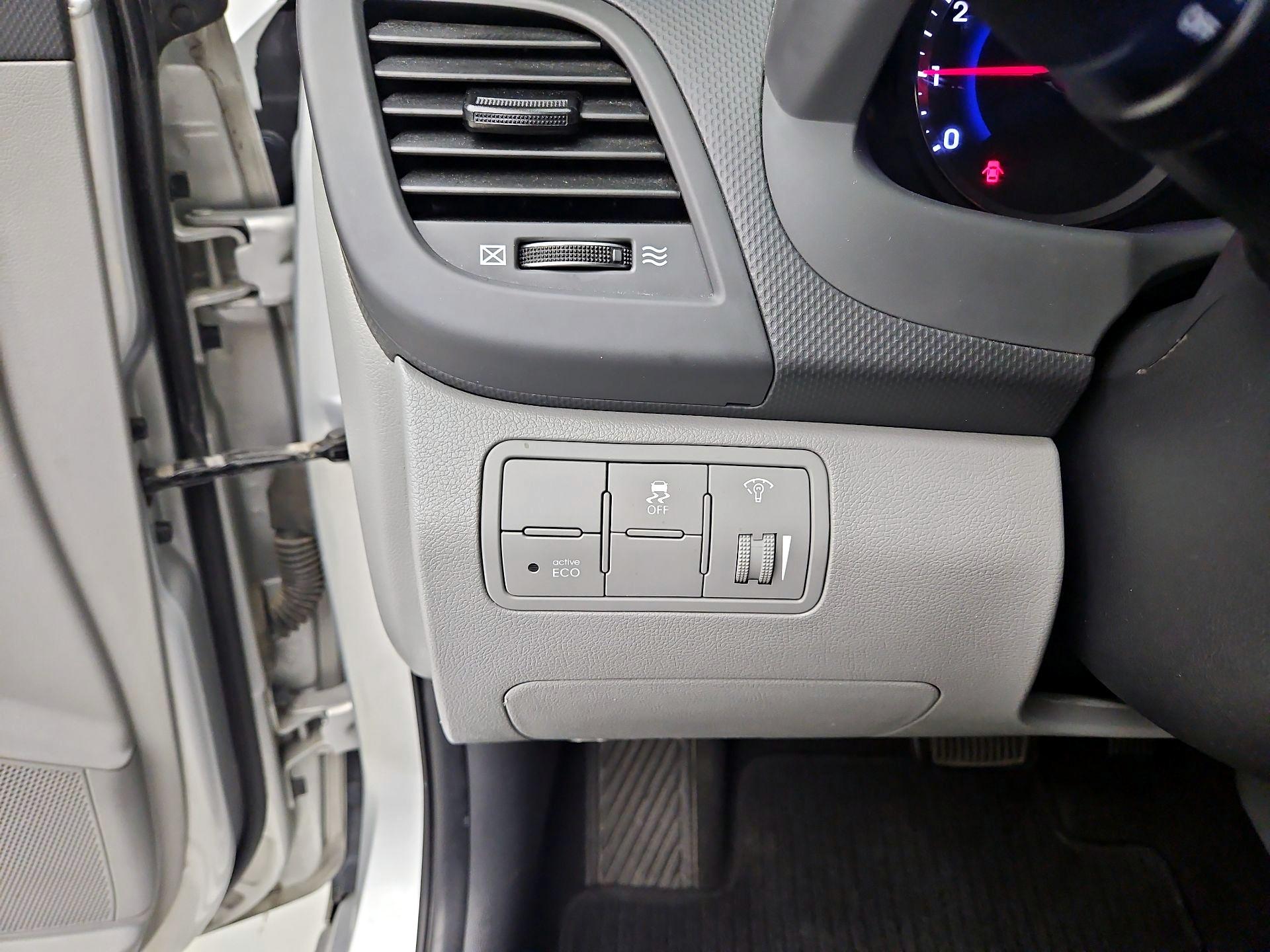 Thumbnail: 2016 Hyundai Accent - 13