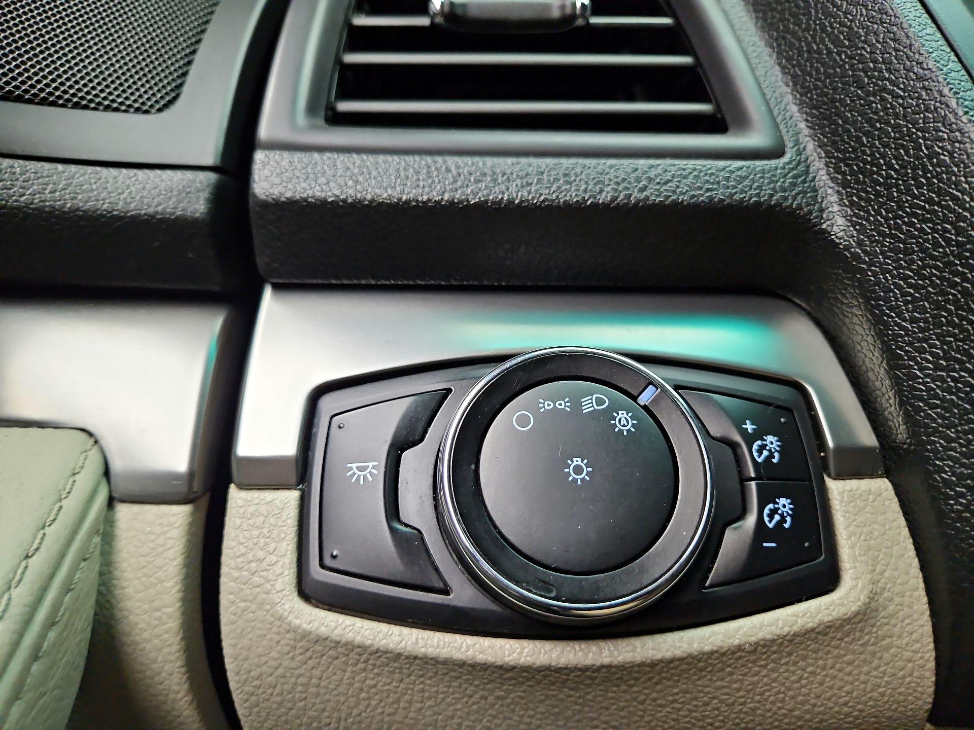 Thumbnail: 2014 Ford Explorer - 11