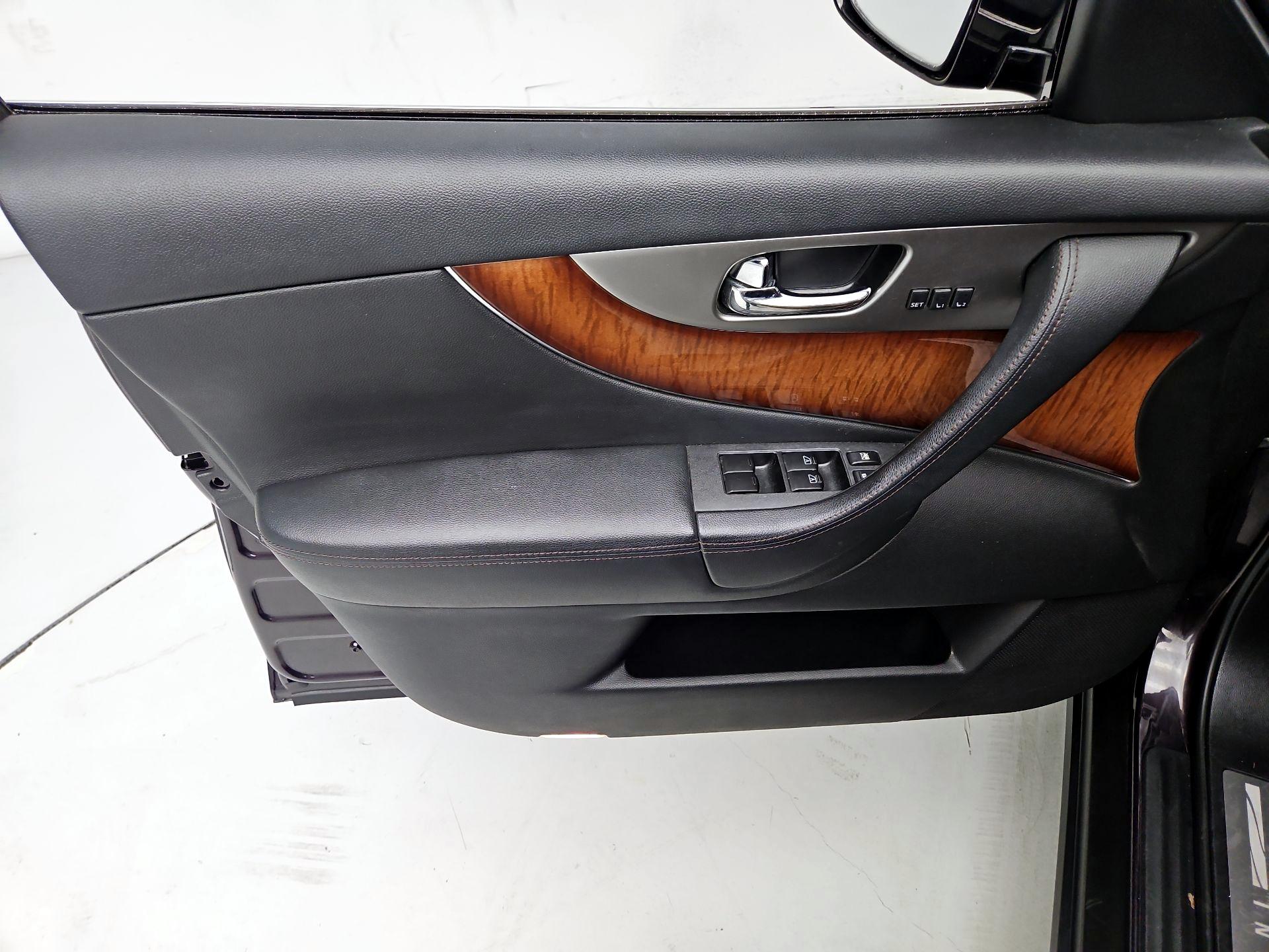 Thumbnail: 2014 INFINITI QX70 - 12