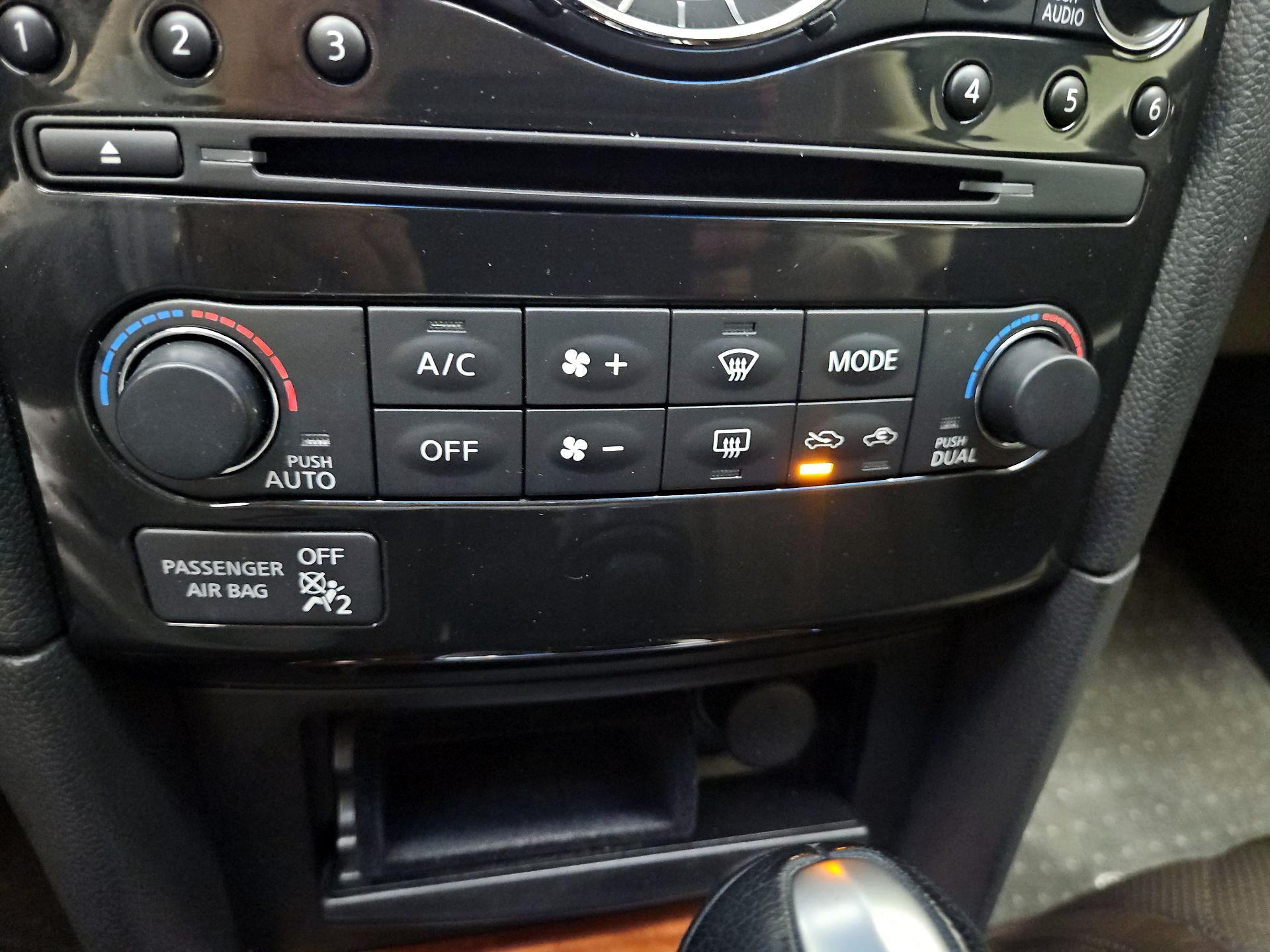 Thumbnail: 2014 INFINITI QX70 - 17