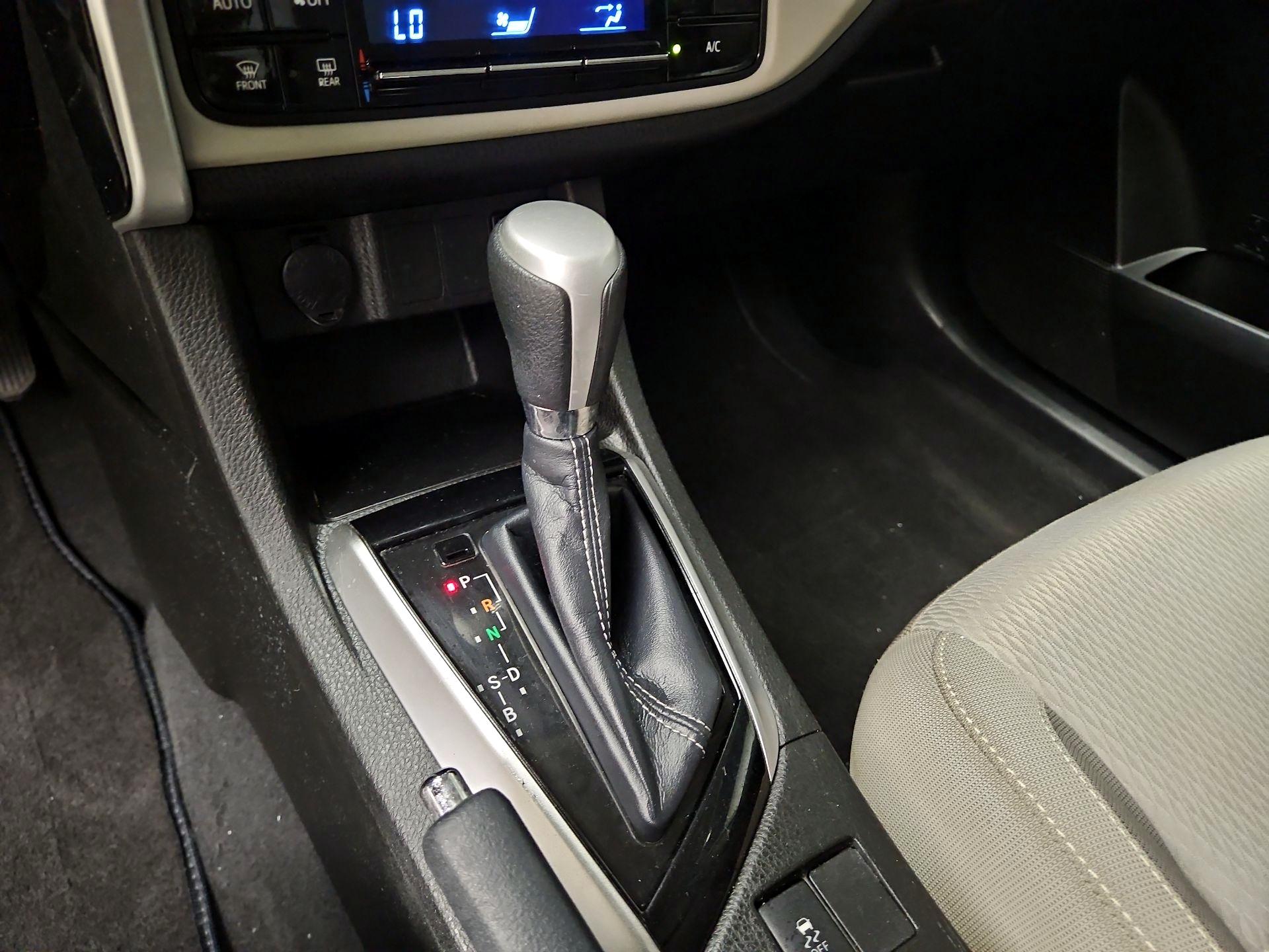 Thumbnail: 2018 Toyota Corolla - 17