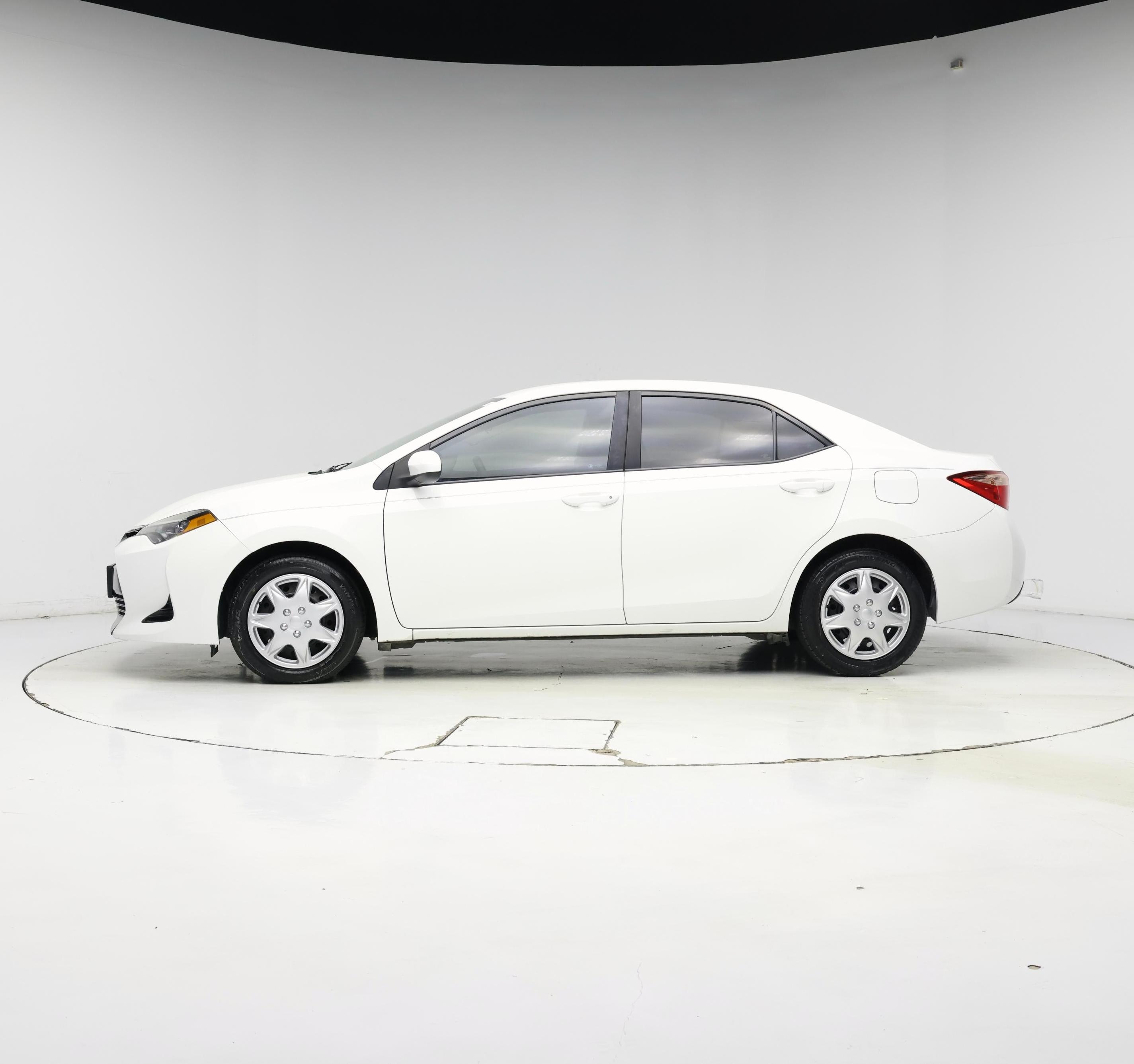 Thumbnail: 2018 Toyota Corolla - 3