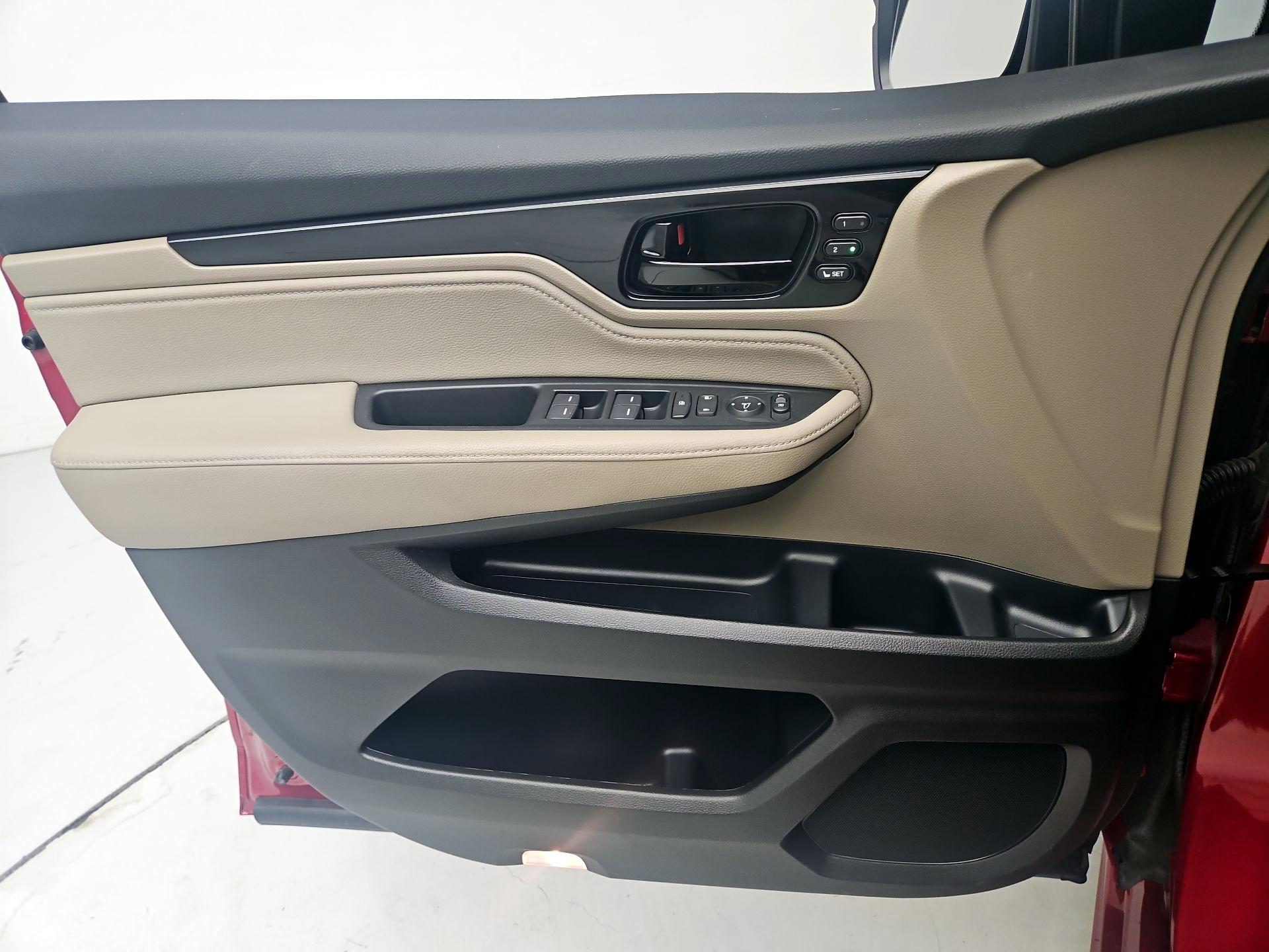 Thumbnail: 2023 Honda Odyssey - 12