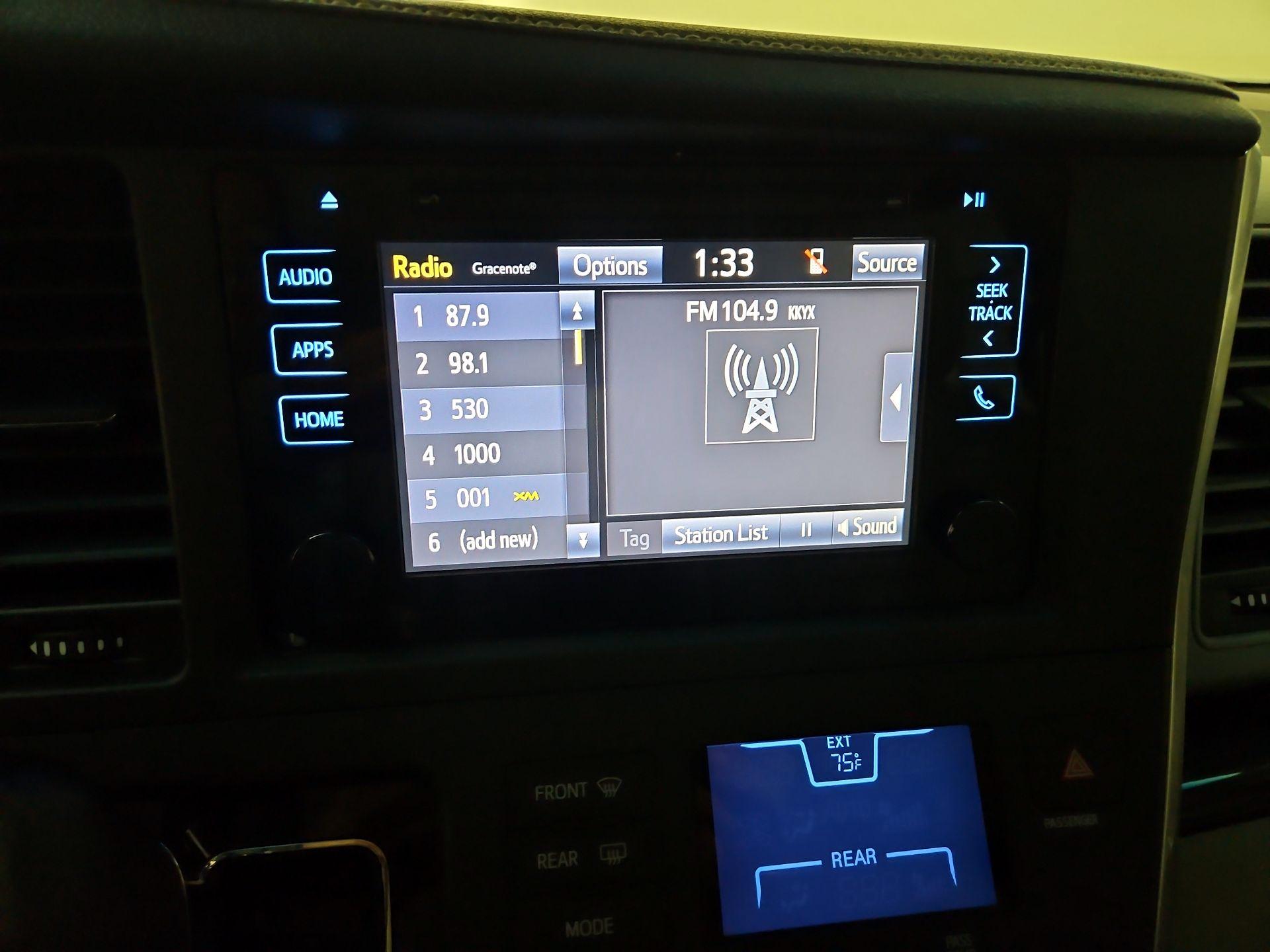 Thumbnail: 2016 Toyota Sienna - 16