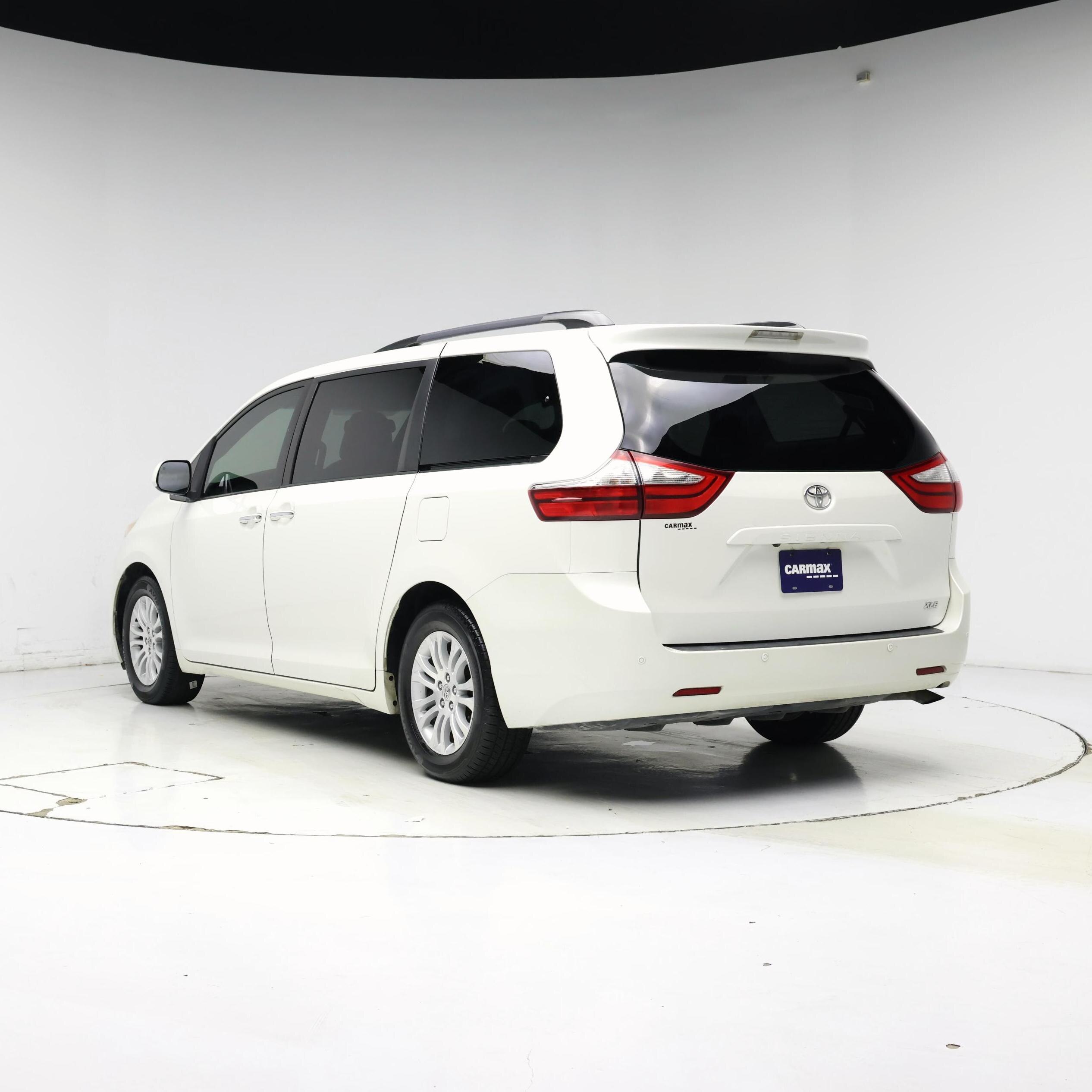 Thumbnail: 2016 Toyota Sienna - 2