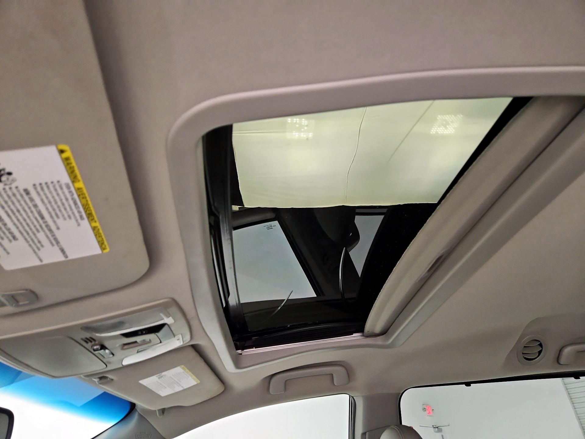 Thumbnail: 2016 Toyota Sienna - 20