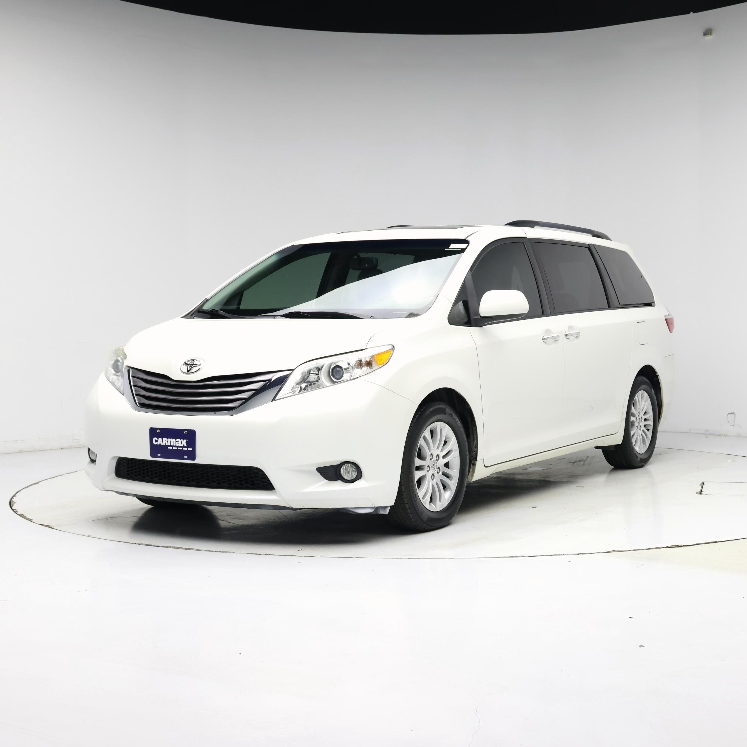 Thumbnail: 2016 Toyota Sienna - 4
