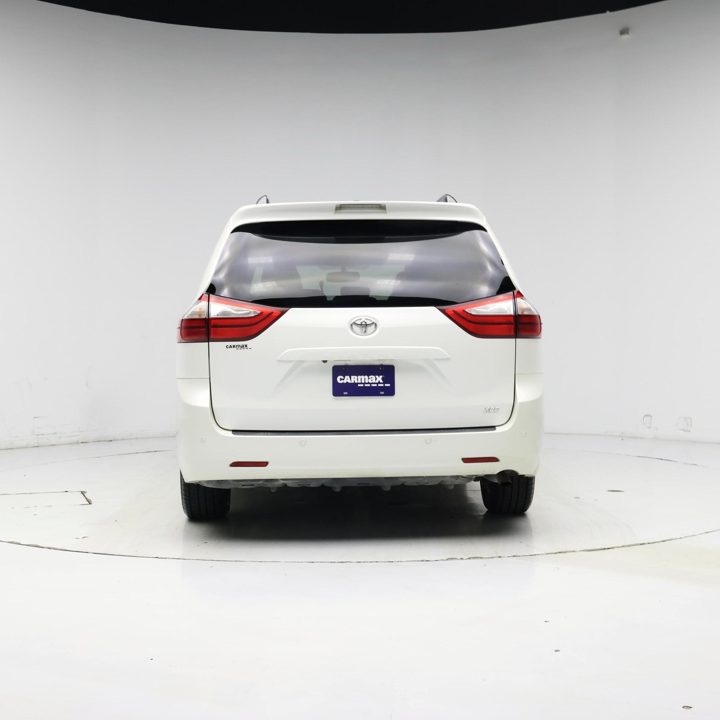 Thumbnail: 2016 Toyota Sienna - 6