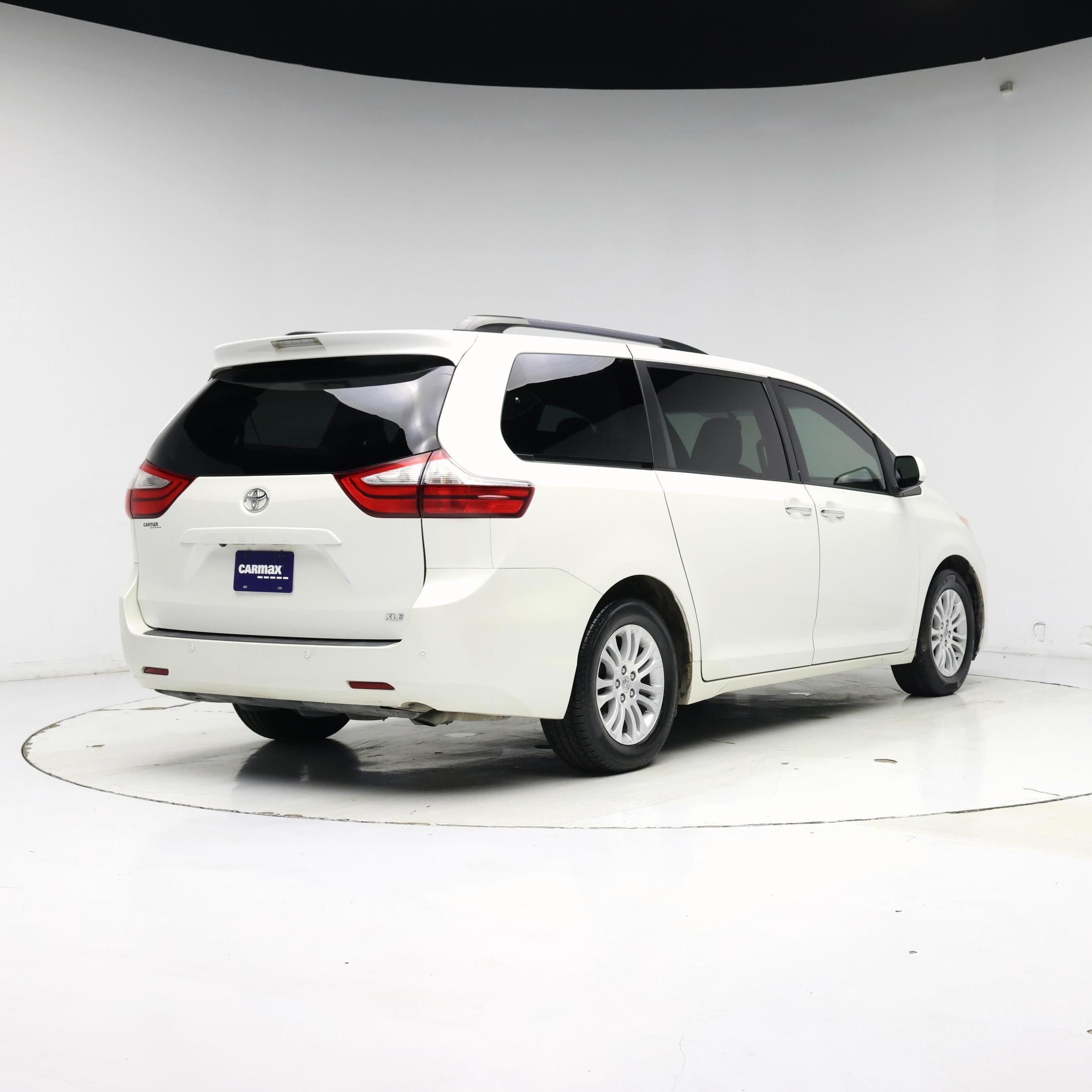 Thumbnail: 2016 Toyota Sienna - 8