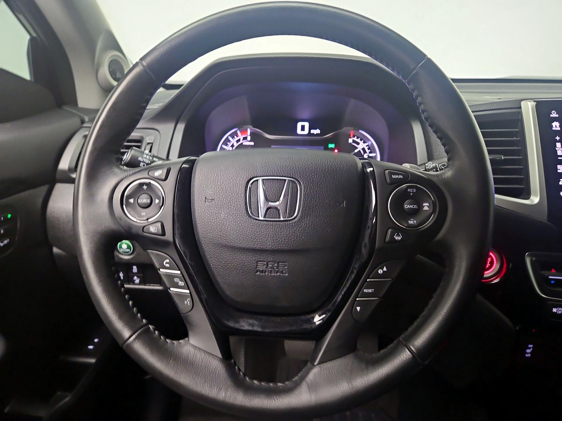 Thumbnail: 2017 Honda Pilot - 10